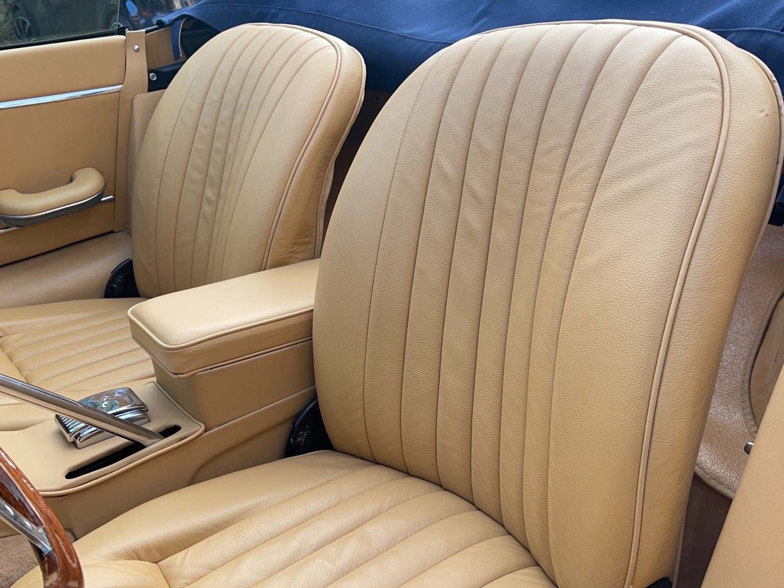 JAGUAR E-Type 4.2 Cabriolet Serie 1.5-image-9