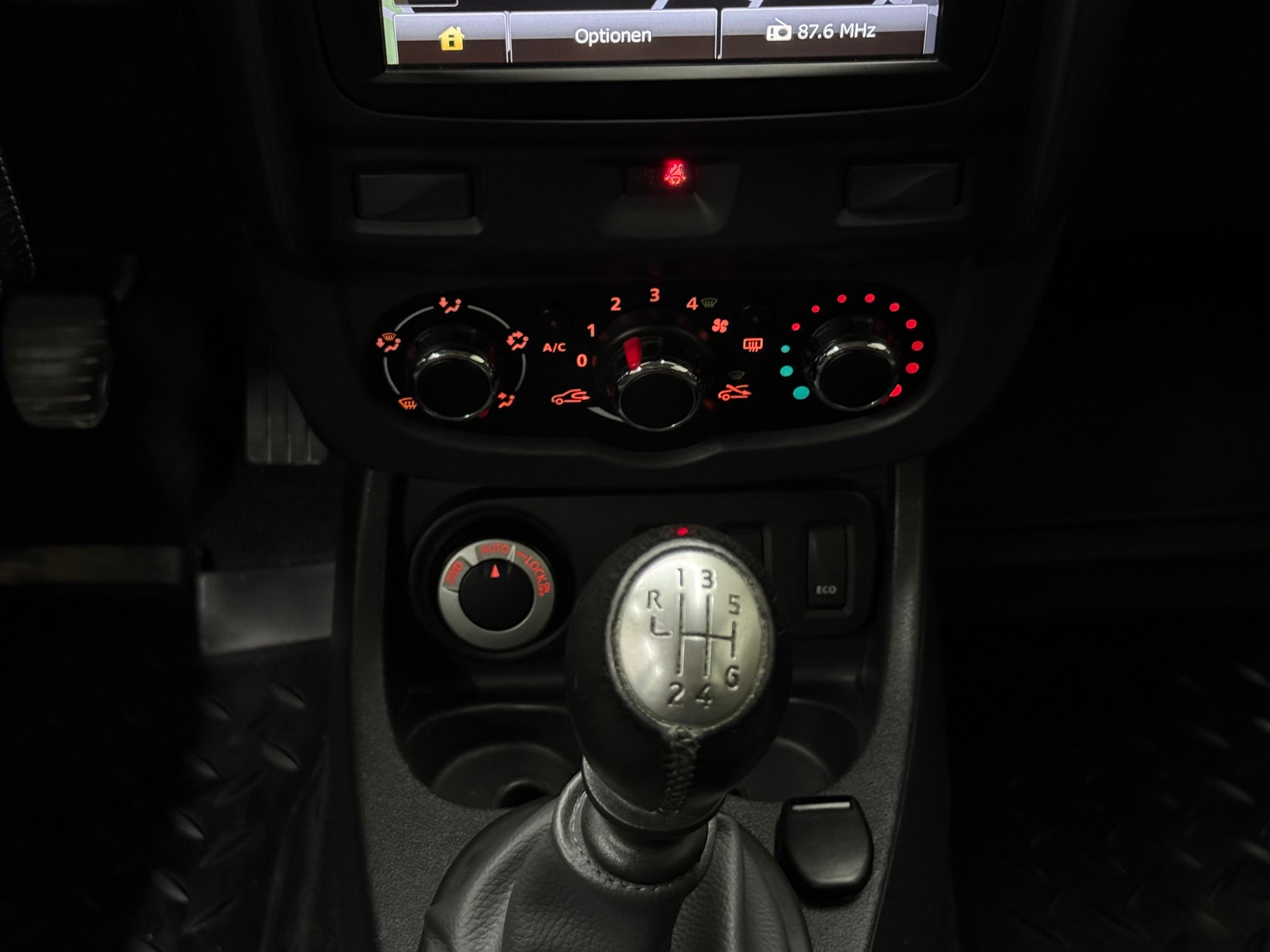 DACIA Duster 1.2 T Lauréate 4x4-image-12