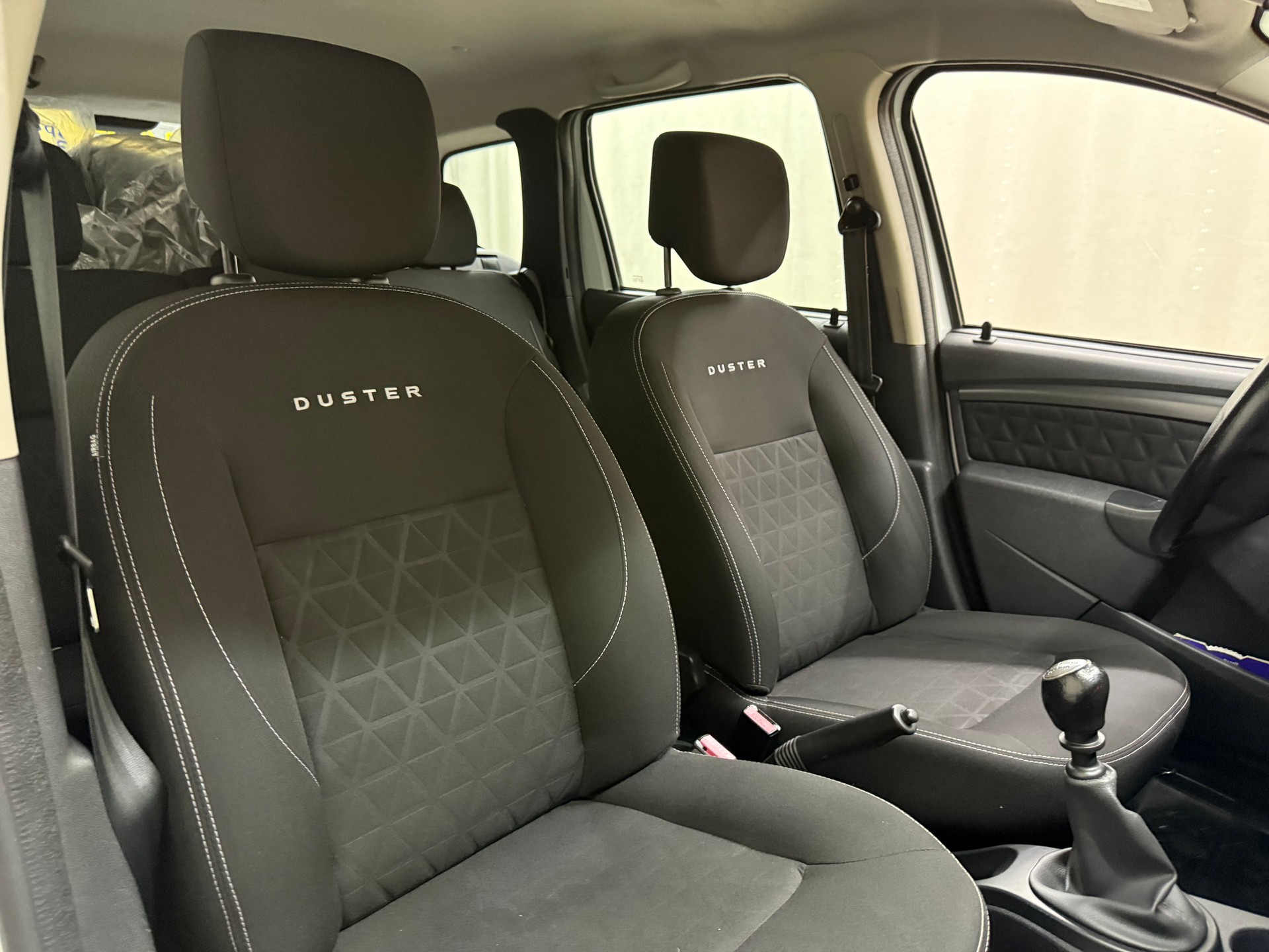 DACIA Duster 1.2 T Lauréate 4x4-image-14