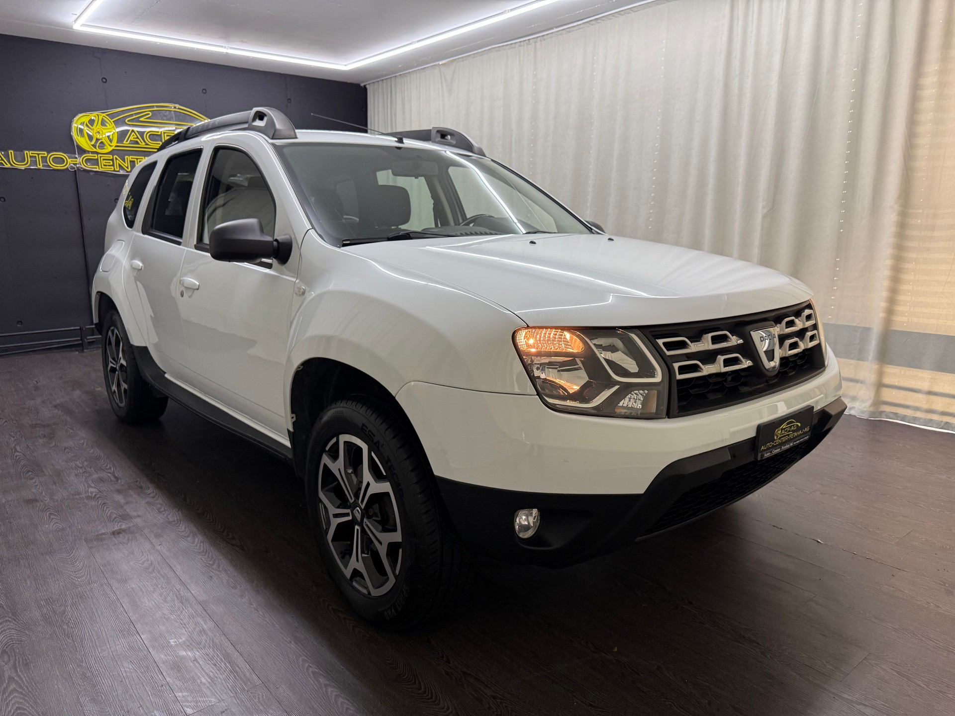 DACIA Duster 1.2 T Lauréate 4x4-image-2