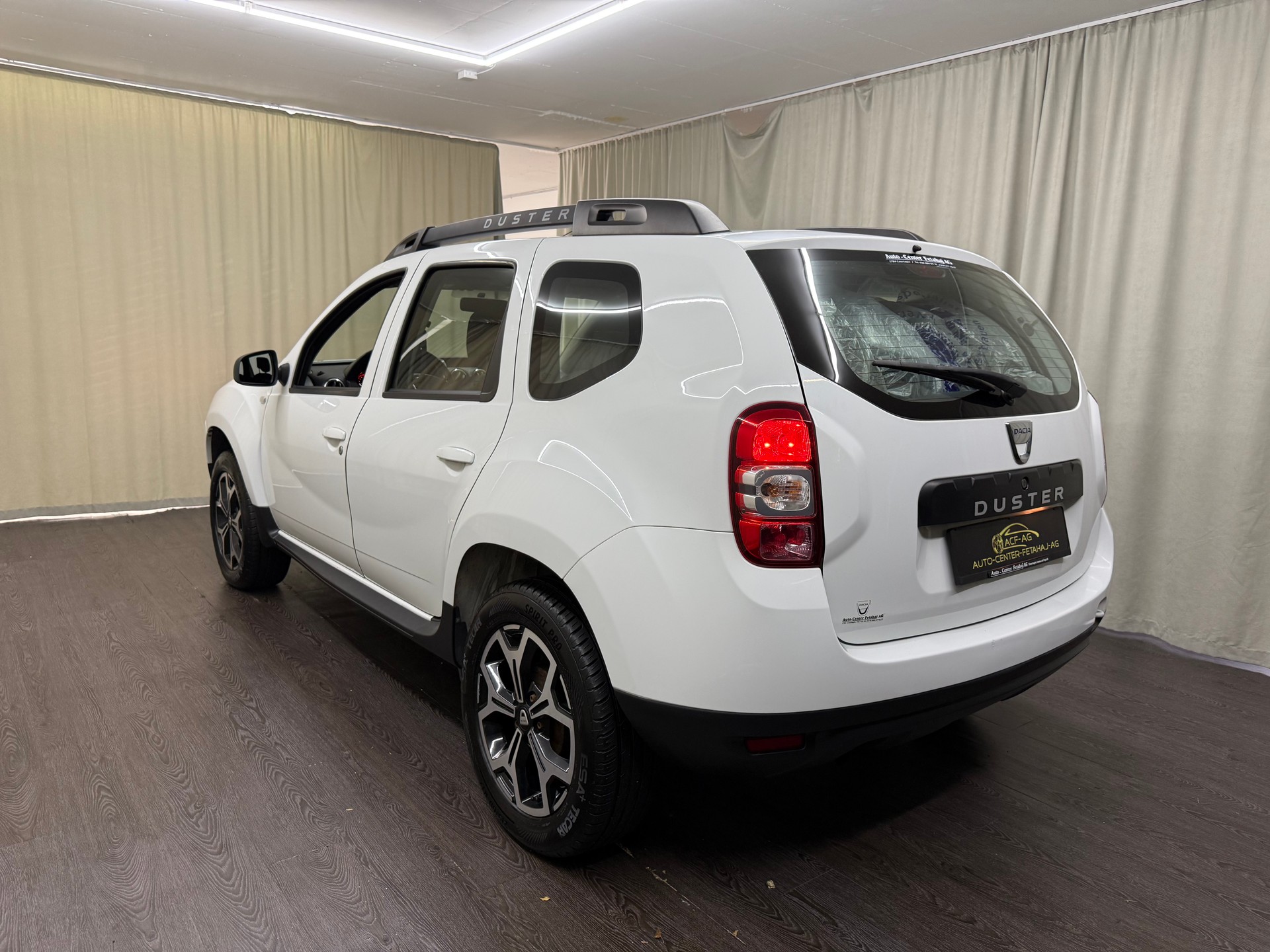 DACIA Duster 1.2 T Lauréate 4x4-image-5