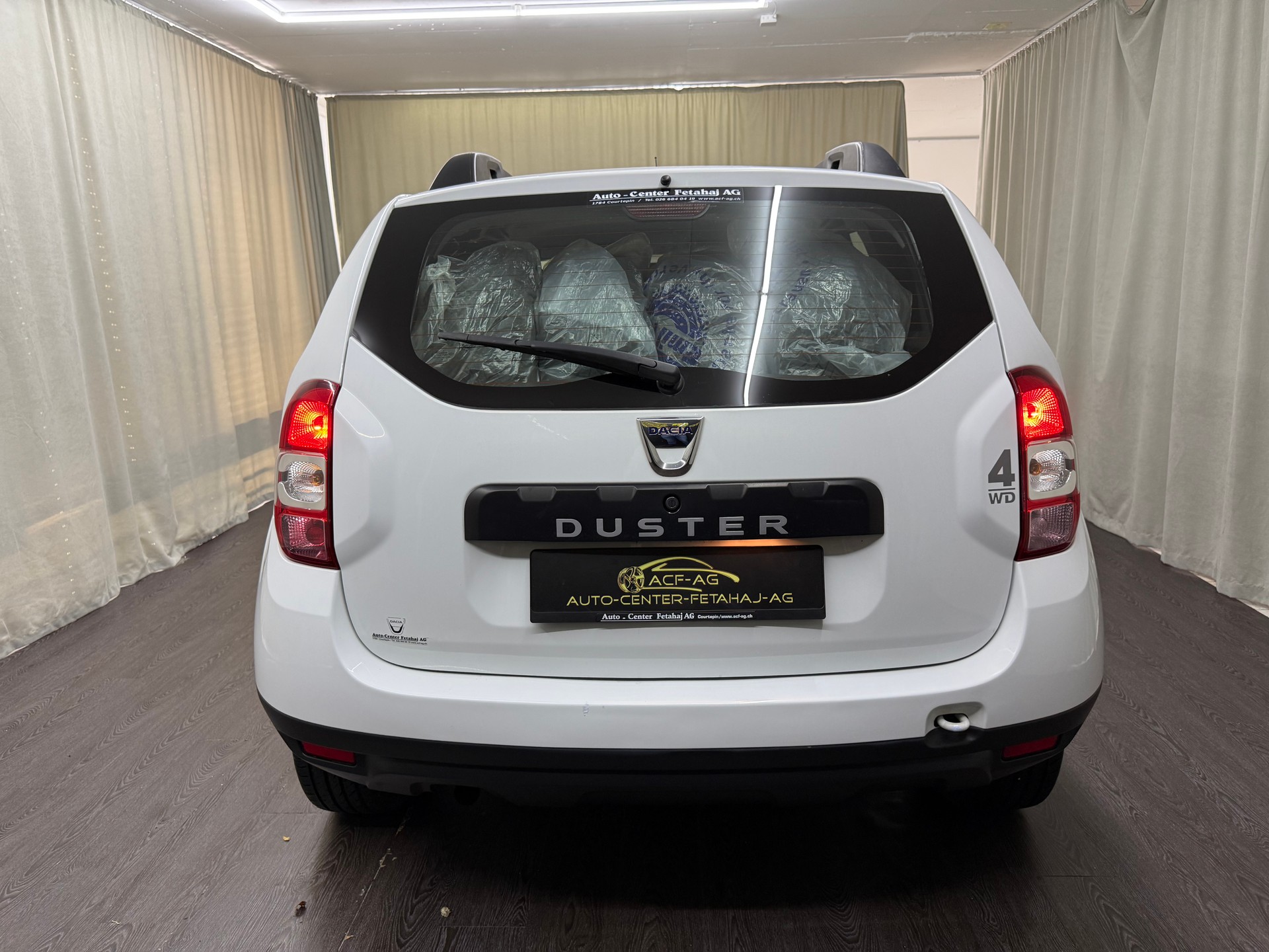 DACIA Duster 1.2 T Lauréate 4x4-image-4