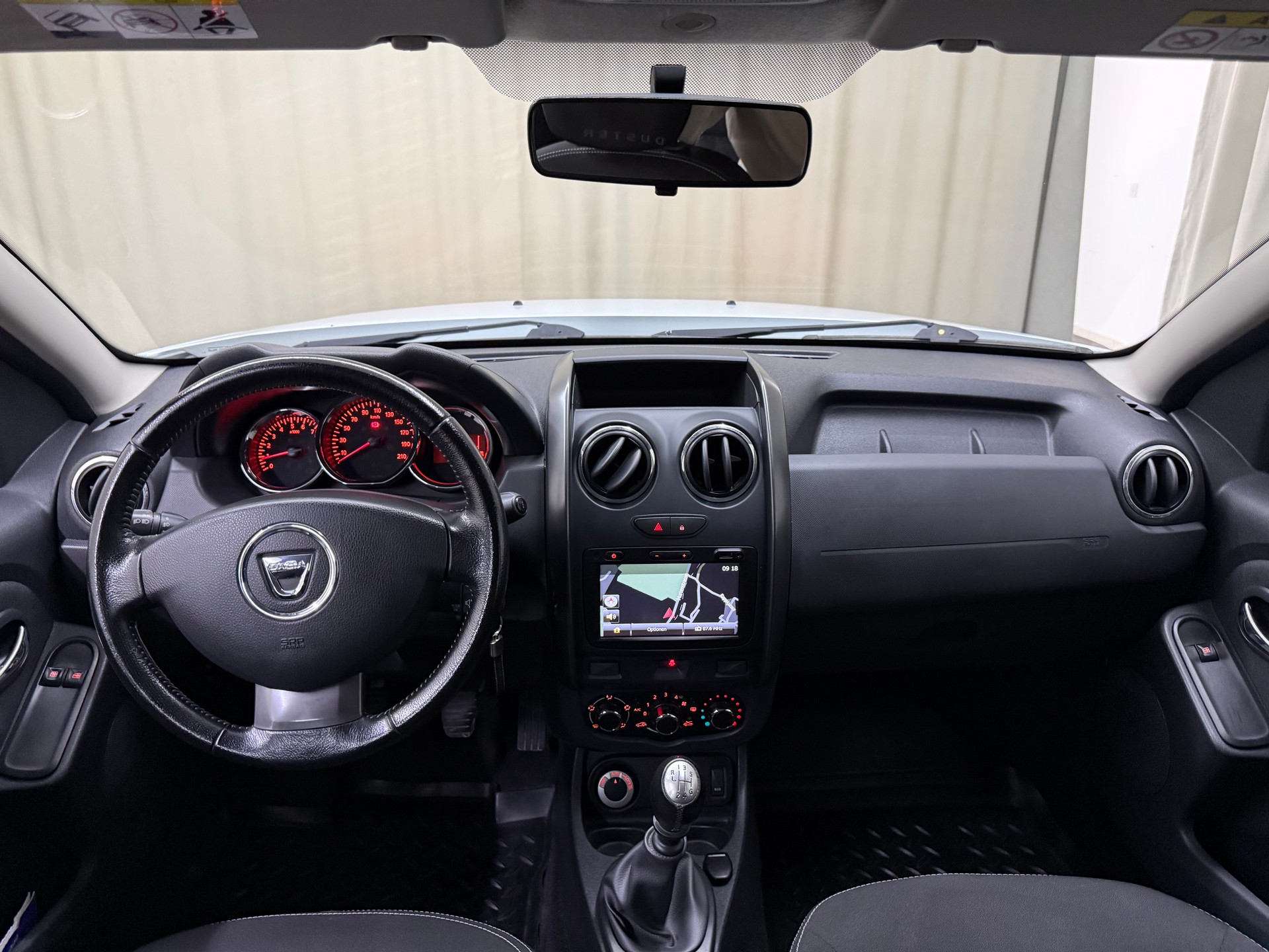 DACIA Duster 1.2 T Lauréate 4x4-image-9