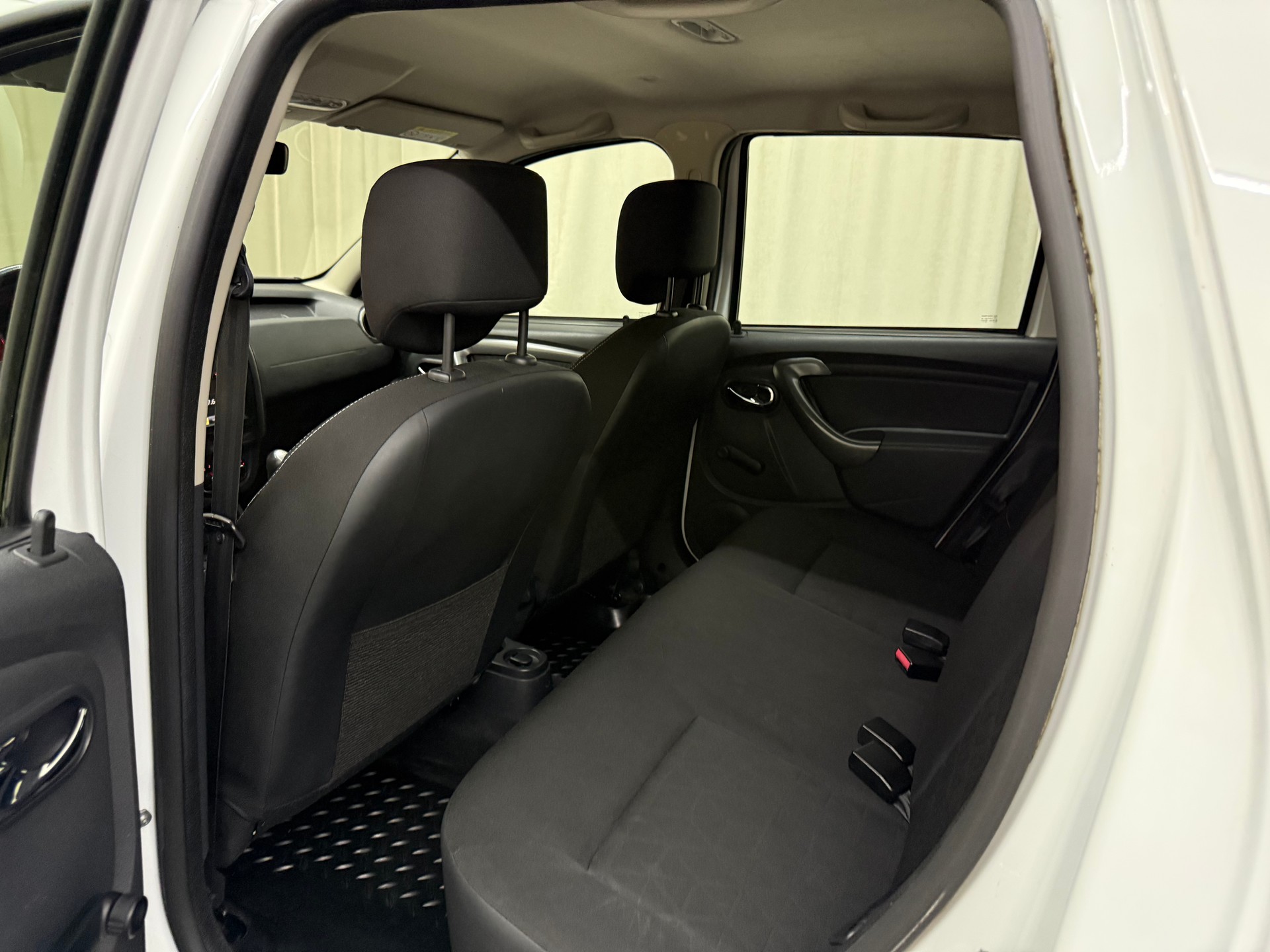 DACIA Duster 1.2 T Lauréate 4x4-image-8