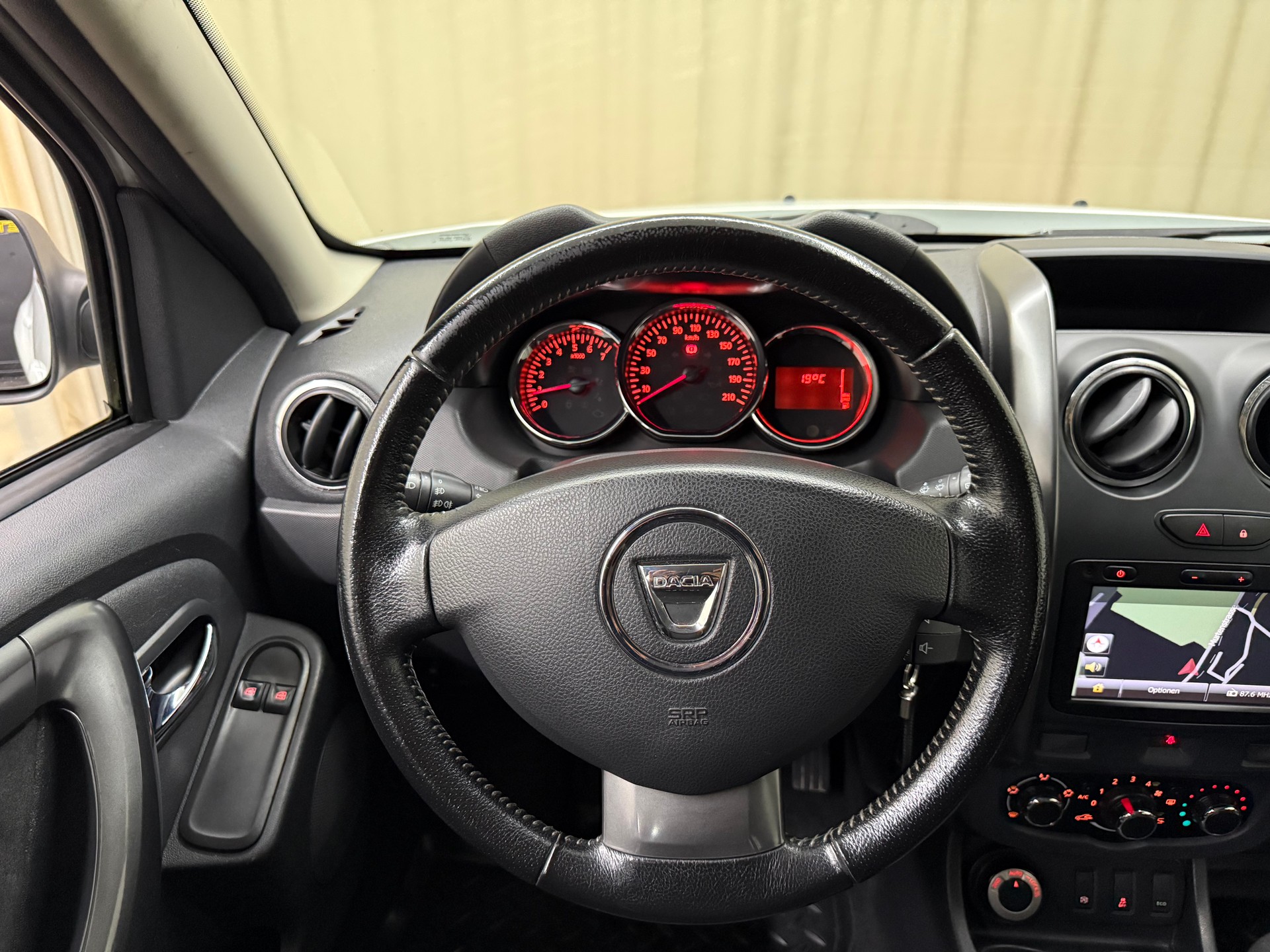 DACIA Duster 1.2 T Lauréate 4x4-image-10