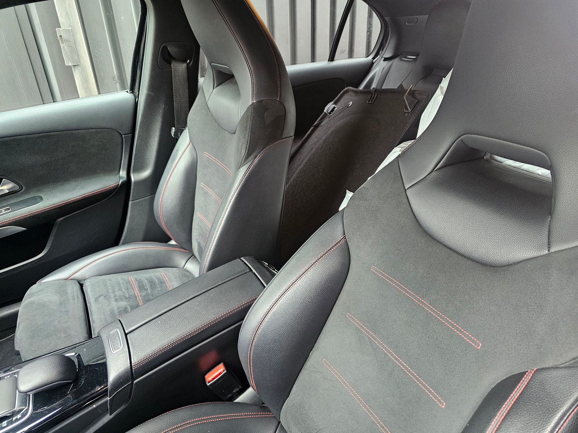 MERCEDES-BENZ A 200 AMG Line 7G-DCT-image-5