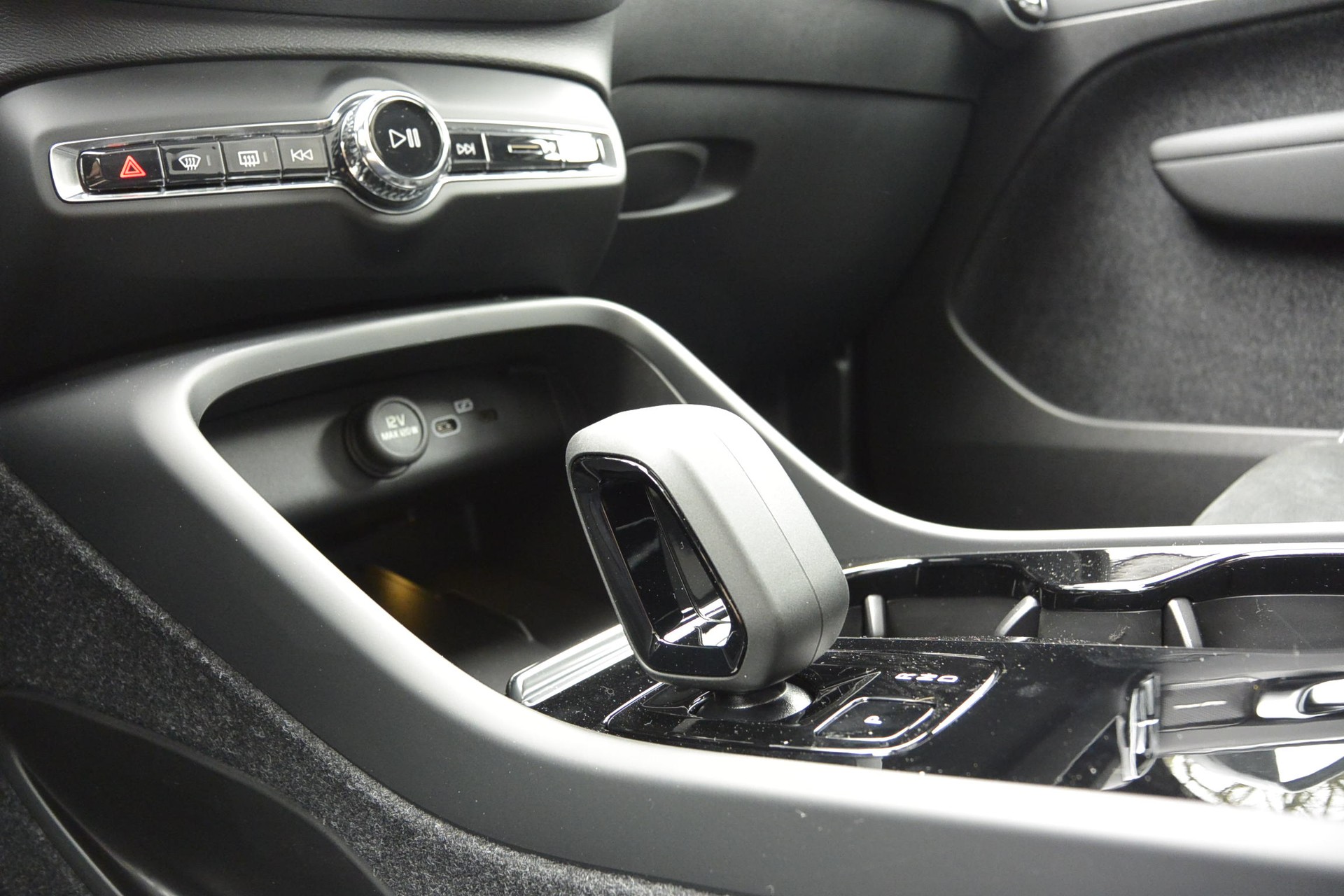 VOLVO C40 P8 Twin Recharge Ultimate AWD-image-14