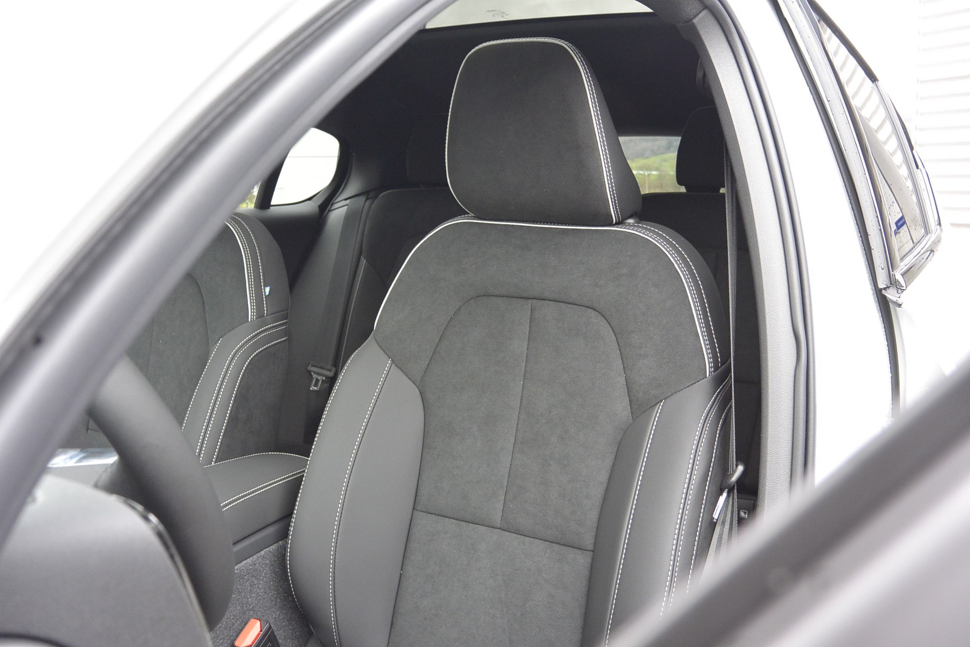 VOLVO C40 P8 Twin Recharge Ultimate AWD-image-16