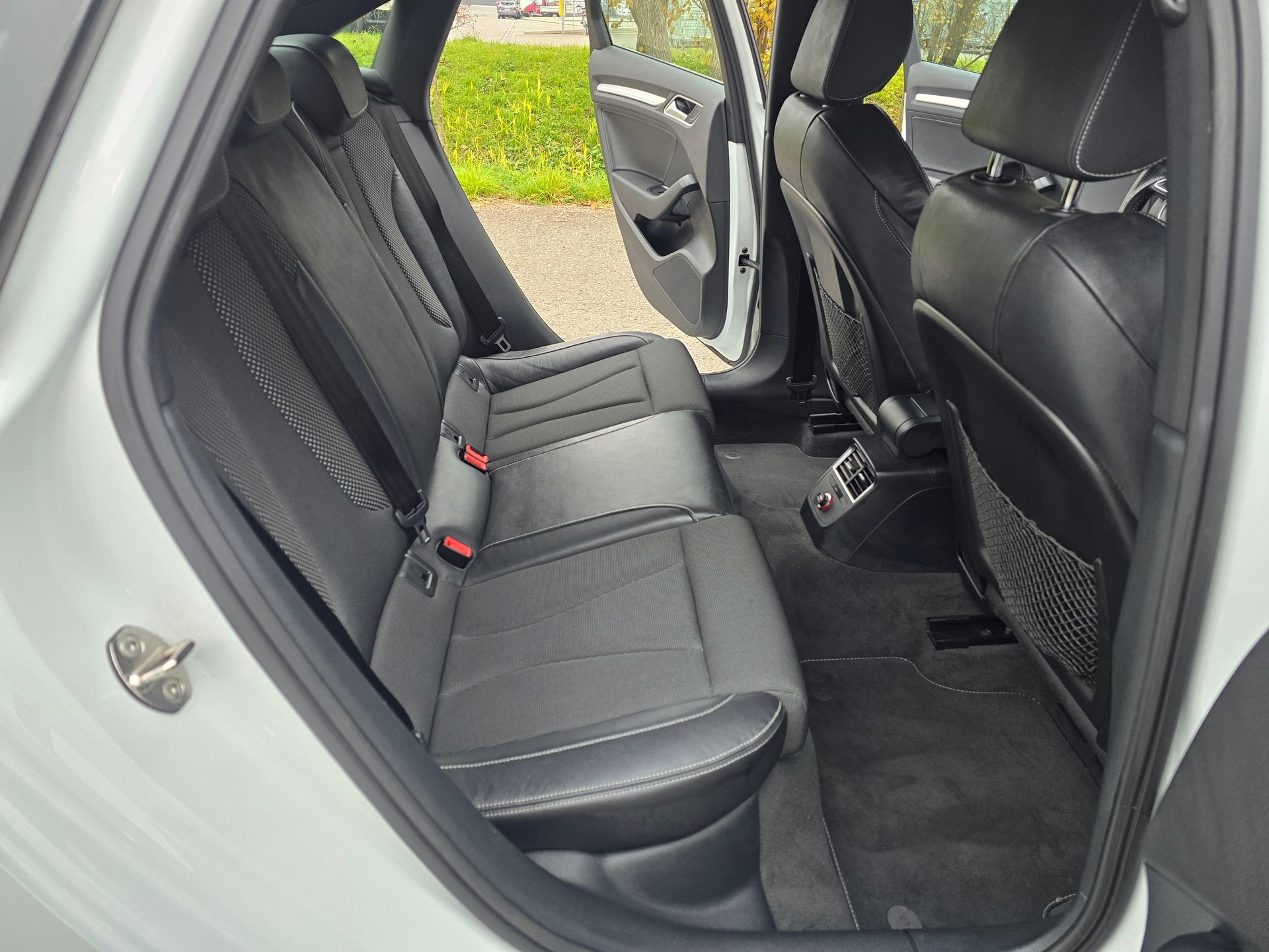 AUDI A3 Sedan 1.4 TFSI Ambiente S-tronic S-Line-image-14