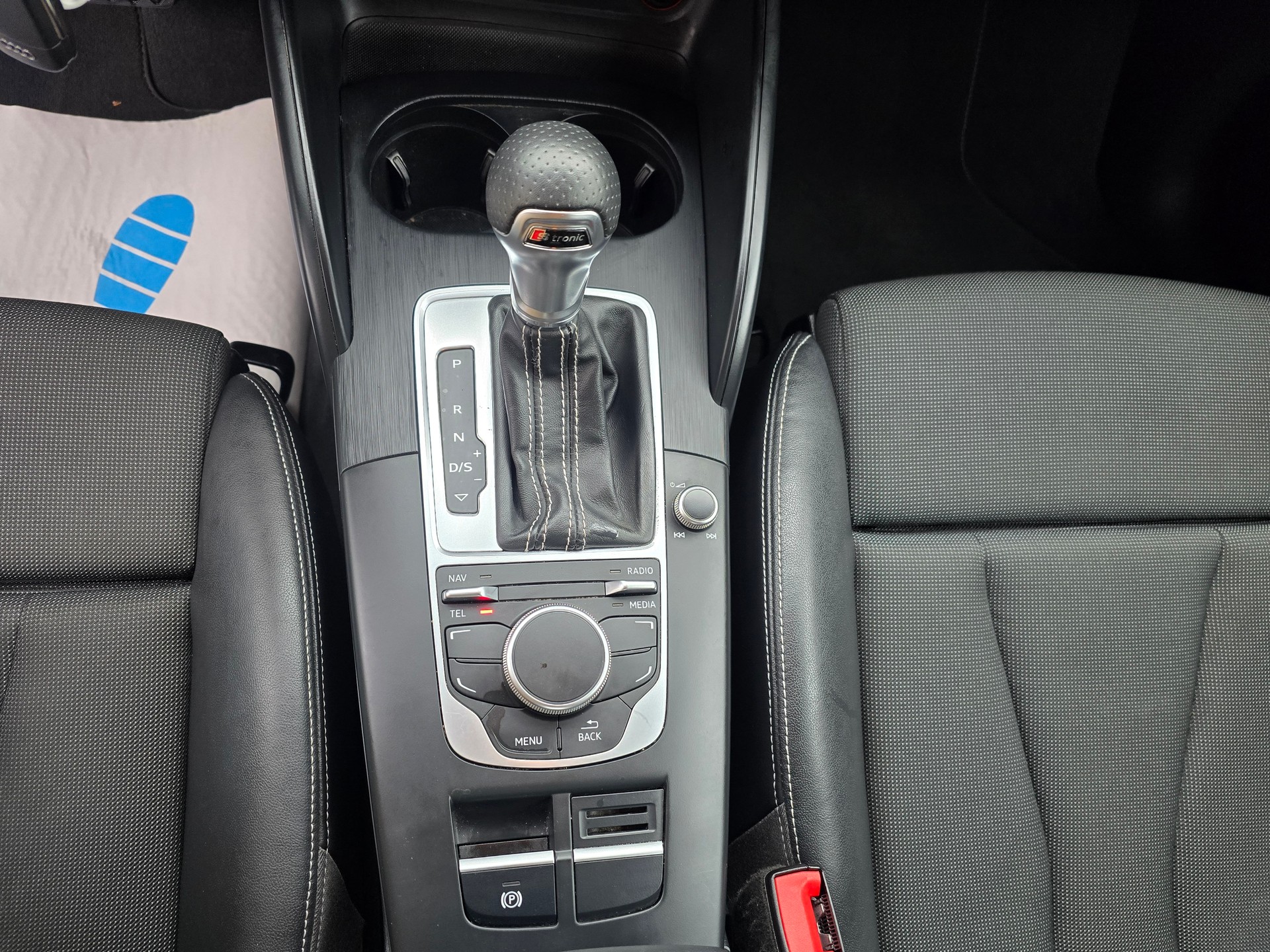 AUDI A3 Sedan 1.4 TFSI Ambiente S-tronic S-Line-image-17