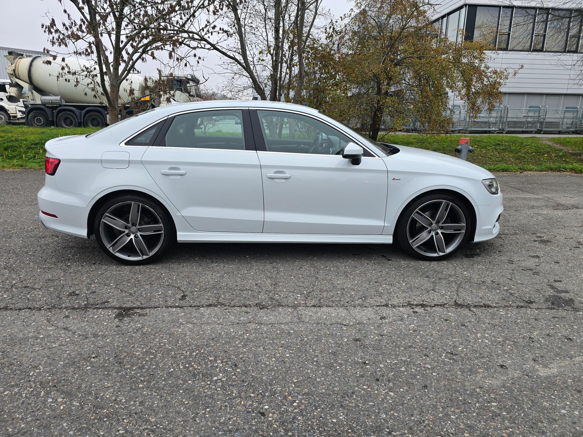 AUDI A3 Sedan 1.4 TFSI Ambiente S-tronic S-Line-image-7