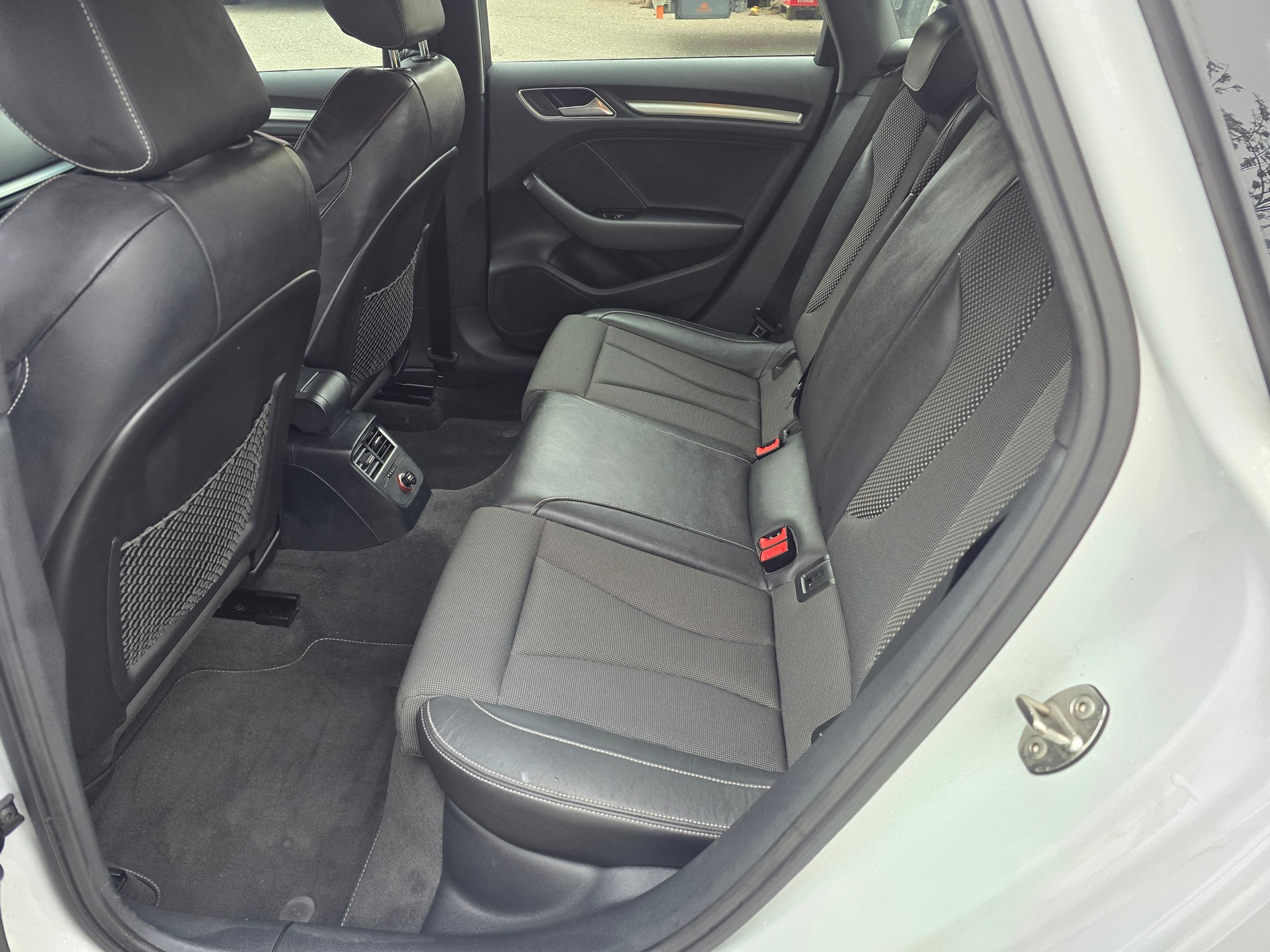 AUDI A3 Sedan 1.4 TFSI Ambiente S-tronic S-Line-image-11