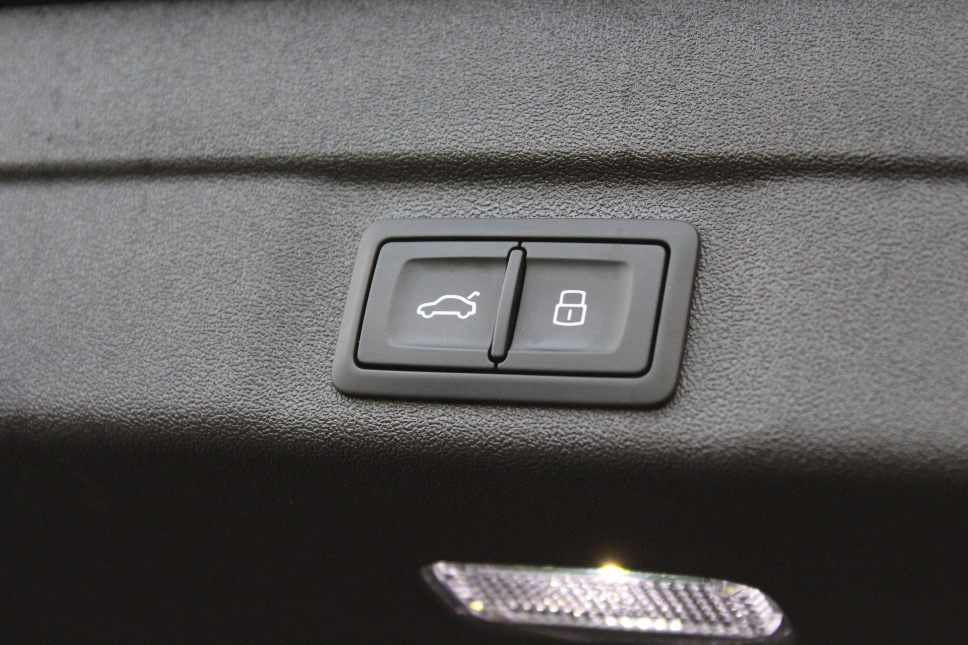 AUDI A5 Sportback 40 TDI S-Line S-tronic - "Display Passager * Pack S-Line Complet * Tempom. Adapt. * Caméra 360' * Lumière Amb"-image-11