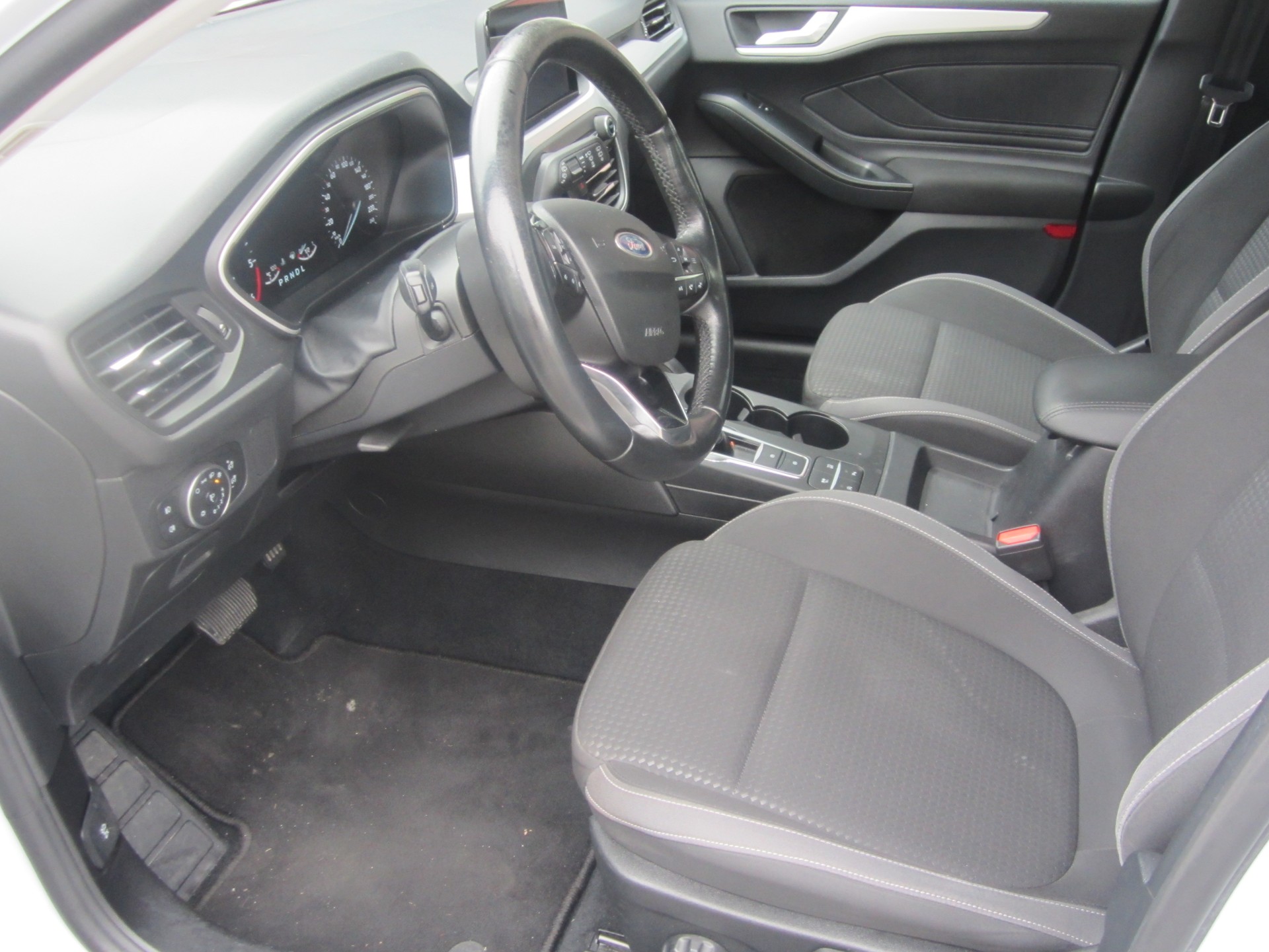 FORD Focus 1.5 TDCi Trend Automatic-image-9