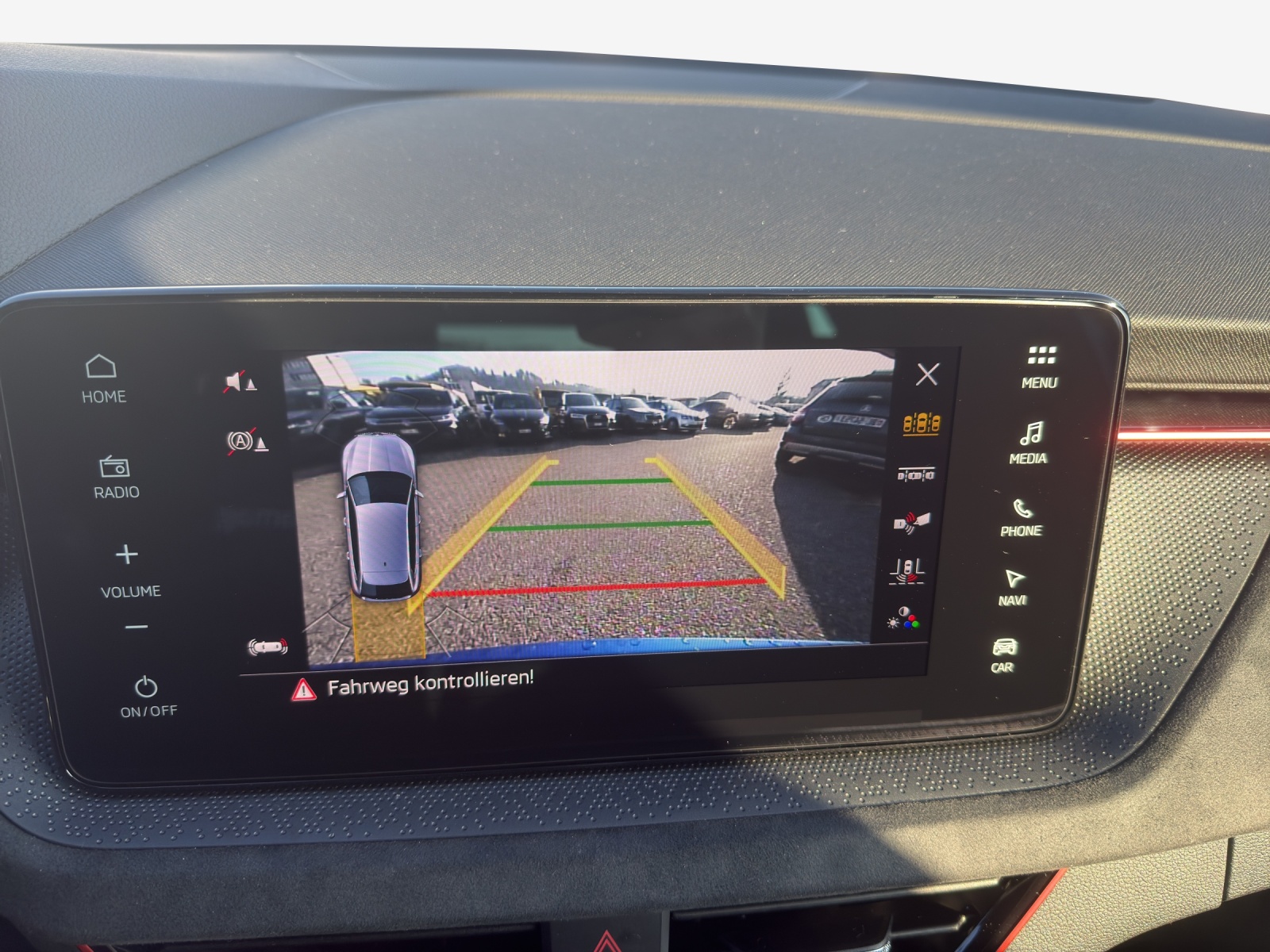 SKODA Scala 1.5 TSI Dynamic DSG-image-15