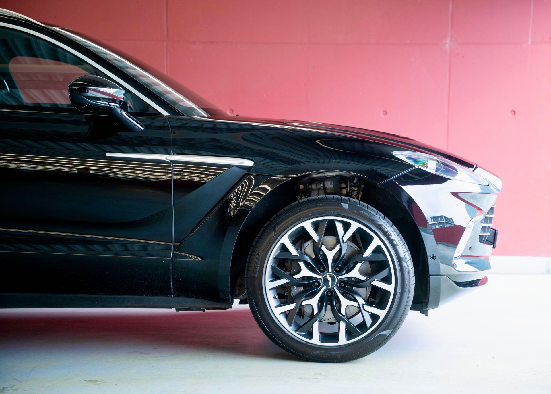 ASTON MARTIN DBX 4.0 V8 (1st hand, perfect condition, full Aston Martin history)-image-8