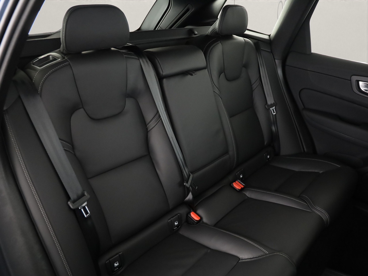 VOLVO XC60 2.0 T6 TE Black Edition eAWD-image-6