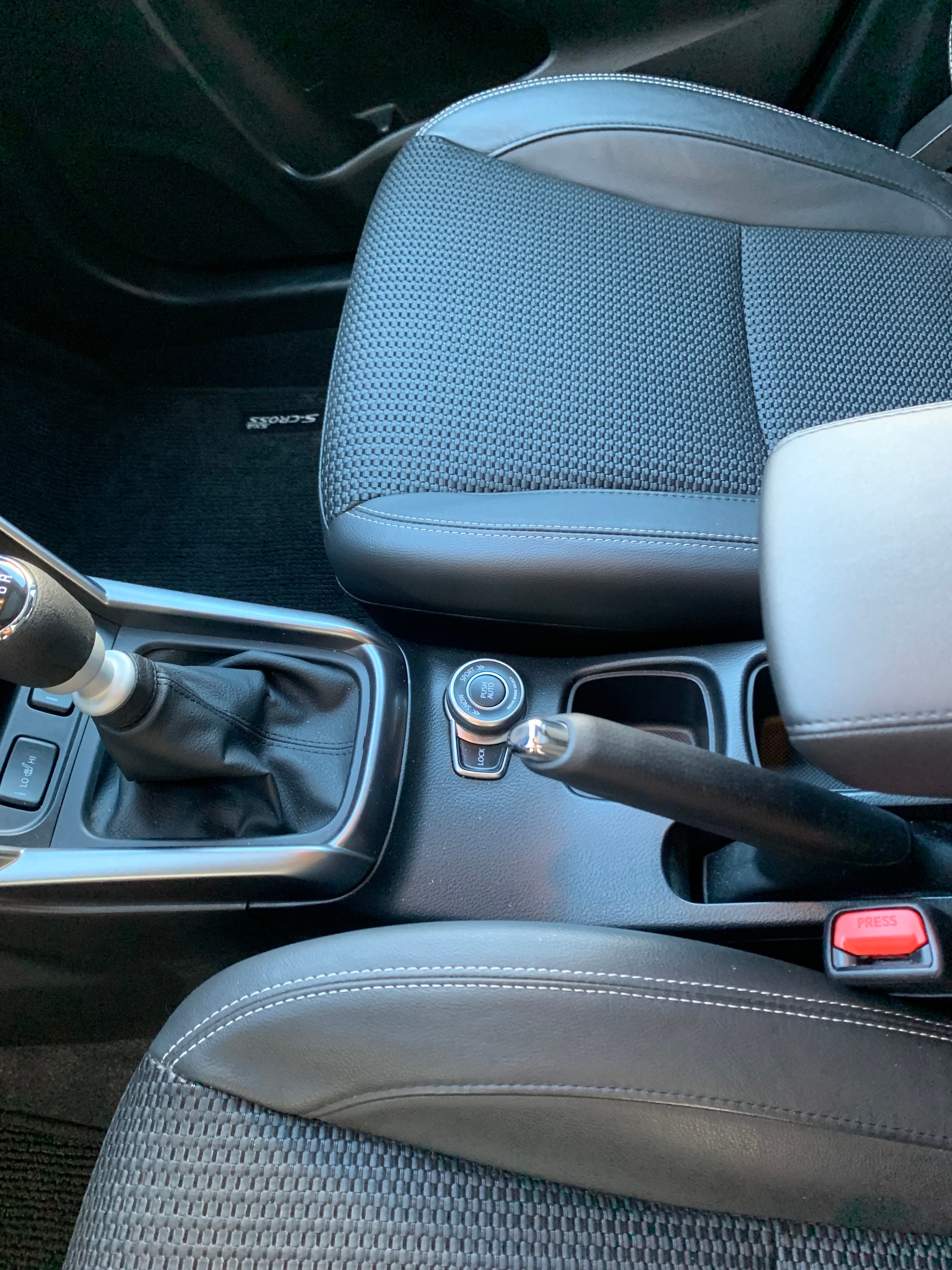 SUZUKI SX4 S-Cross 1.4 16V Piz Sulai Top Hybrid 4WD-image-11