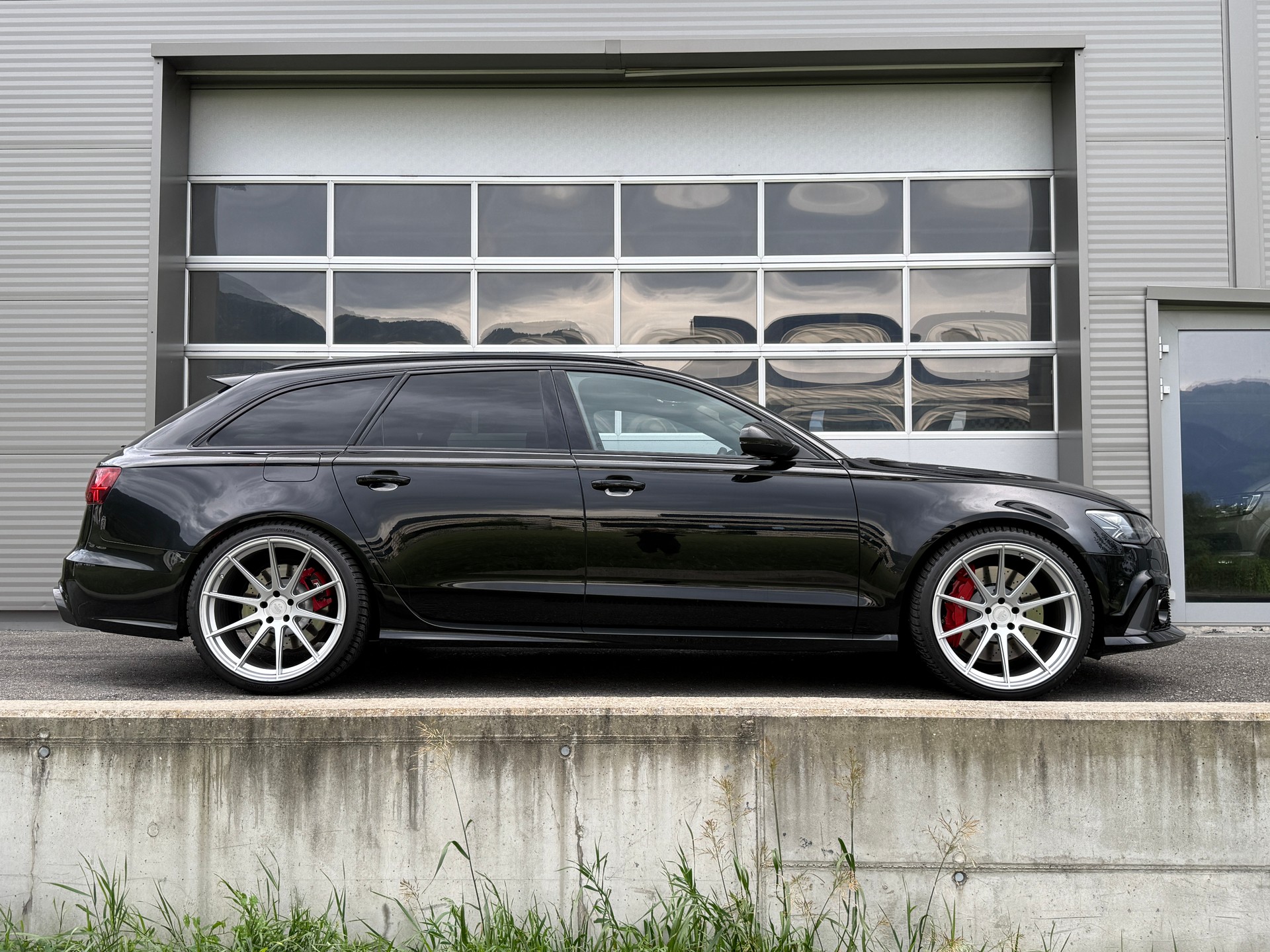AUDI RS6 Avant 4.0 TFSI V8 performance quattro - !! AKRAPOVIC + KW V4 !!-image-0