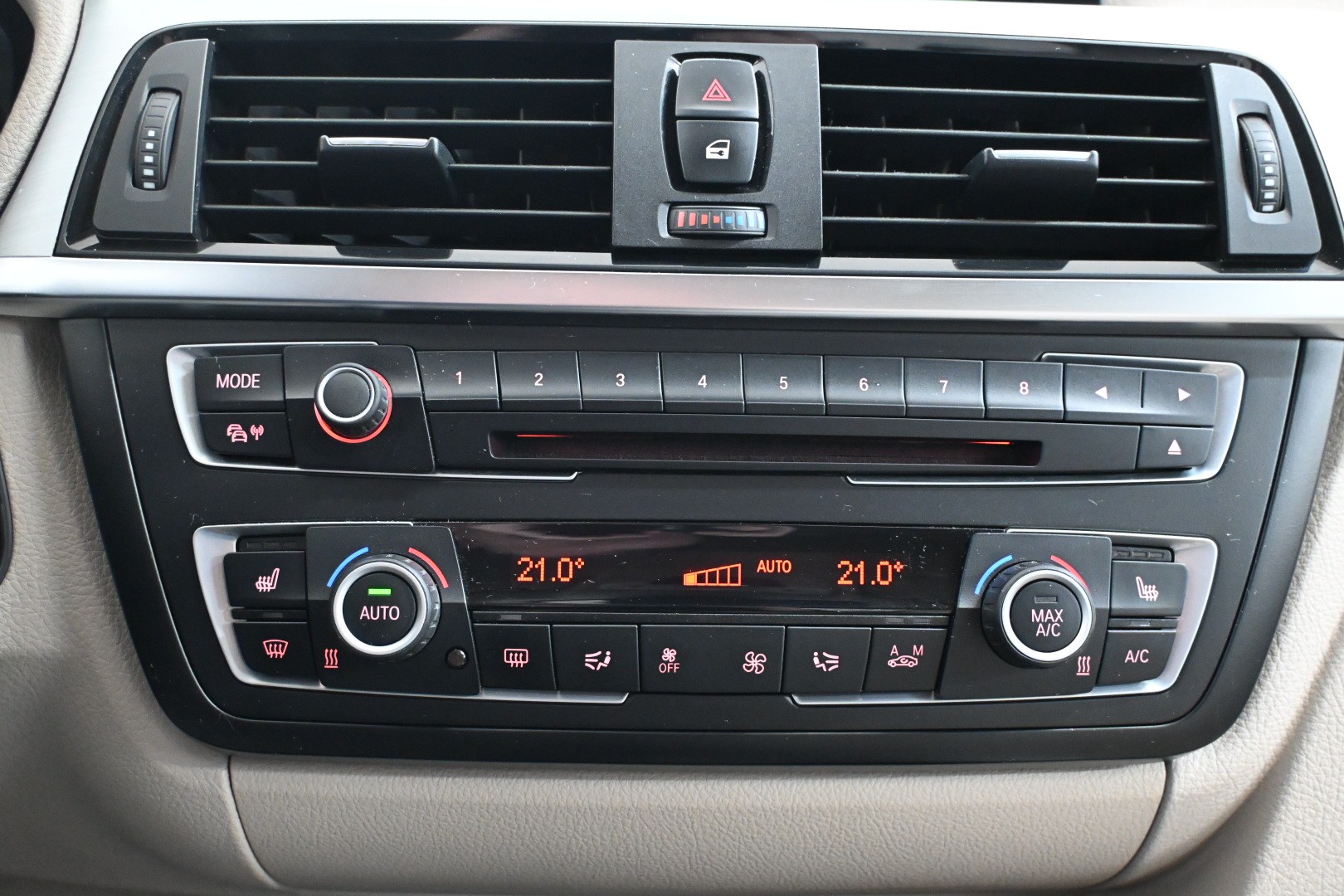BMW 335d xDrive Modern Line Steptronic-image-10