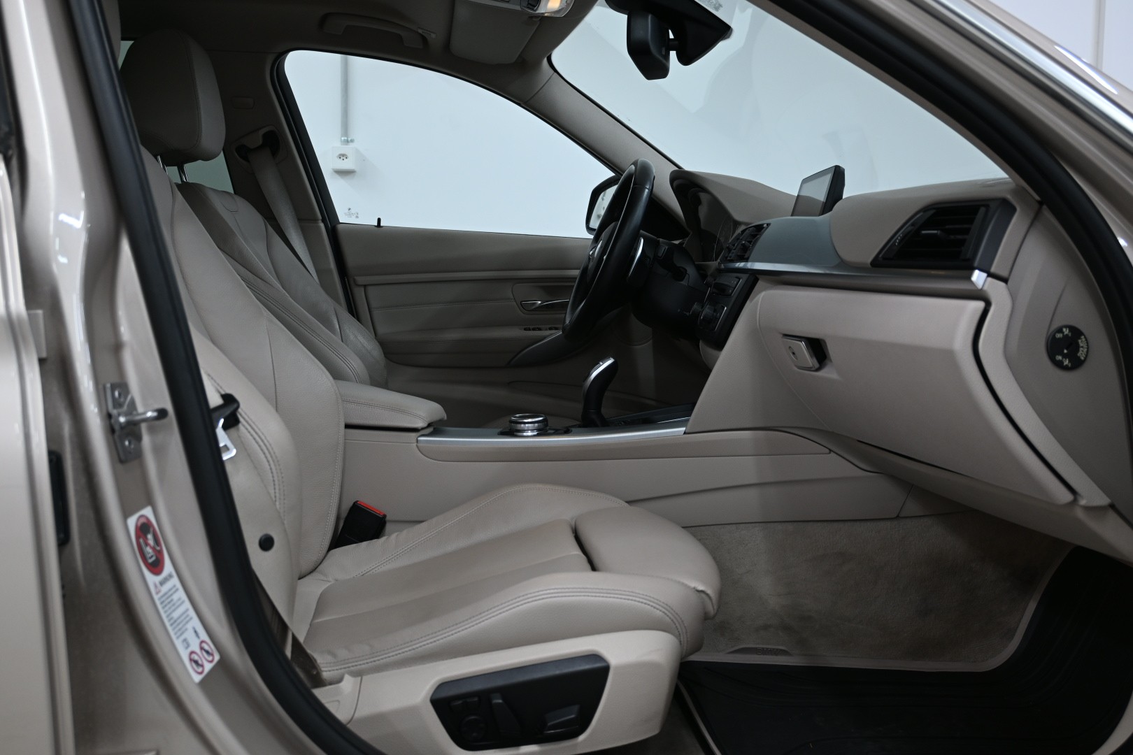 BMW 335d xDrive Modern Line Steptronic-image-8
