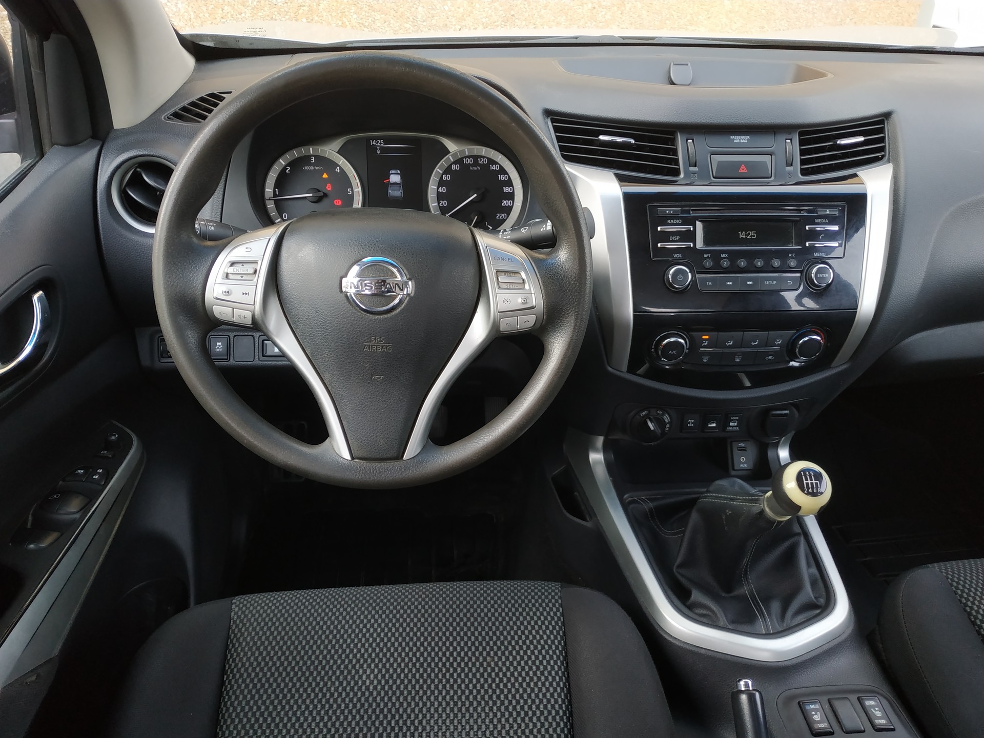 NISSAN Navara Double Cab Acenta 2.3 dCi 4WD-image-10