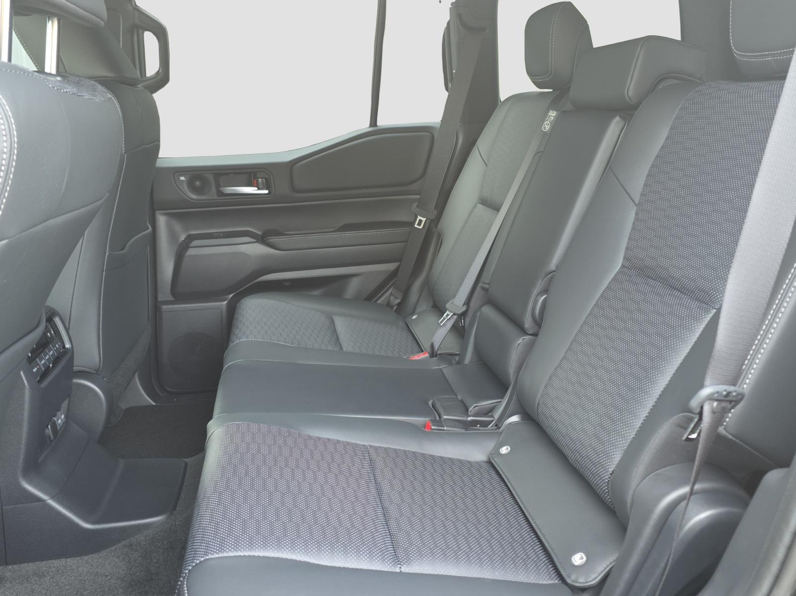 TOYOTA Land Cruiser 2.8 D 48V Invincible-image-10