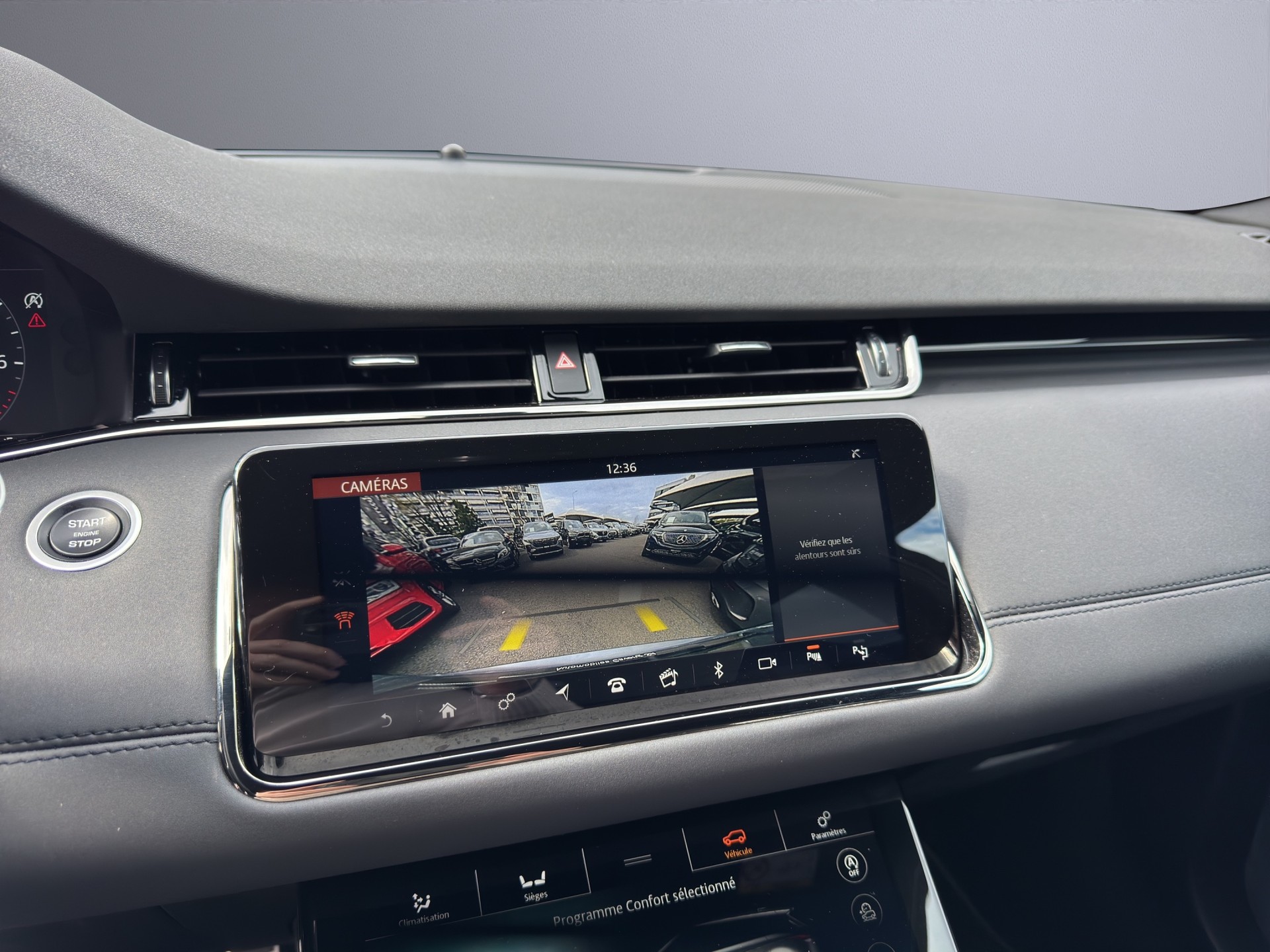 LAND ROVER Range Rover Evoque R-Dynamic P 200 AT9-image-13