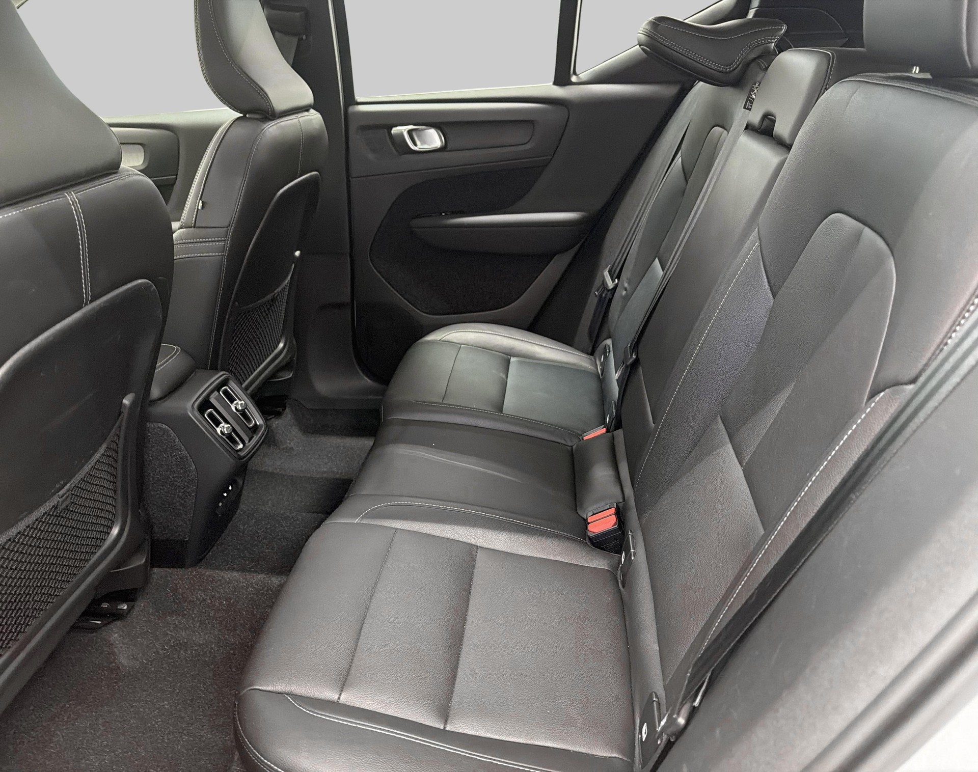 VOLVO XC40 B4 B AWD Inscription-image-9