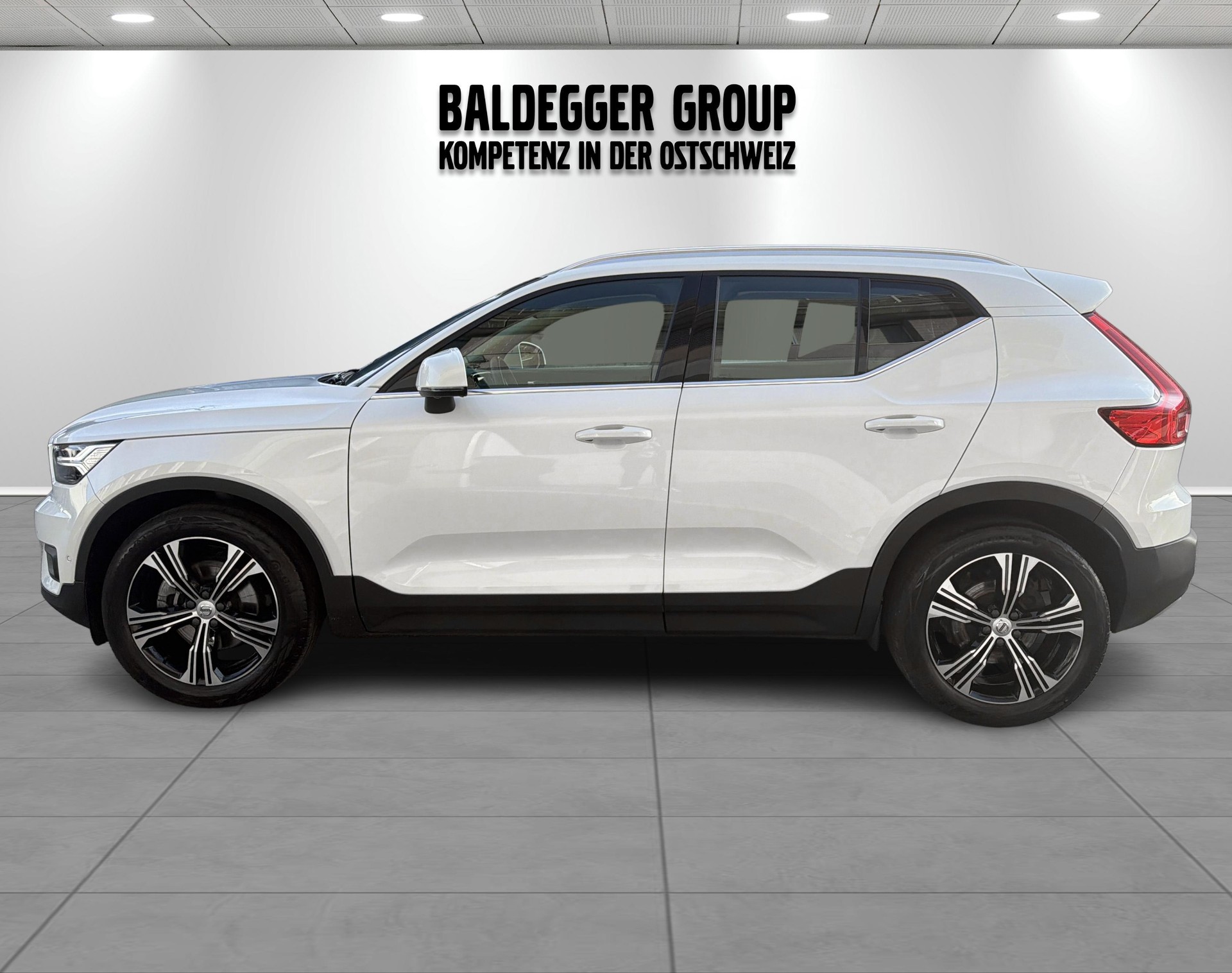 VOLVO XC40 B4 B AWD Inscription-image-1