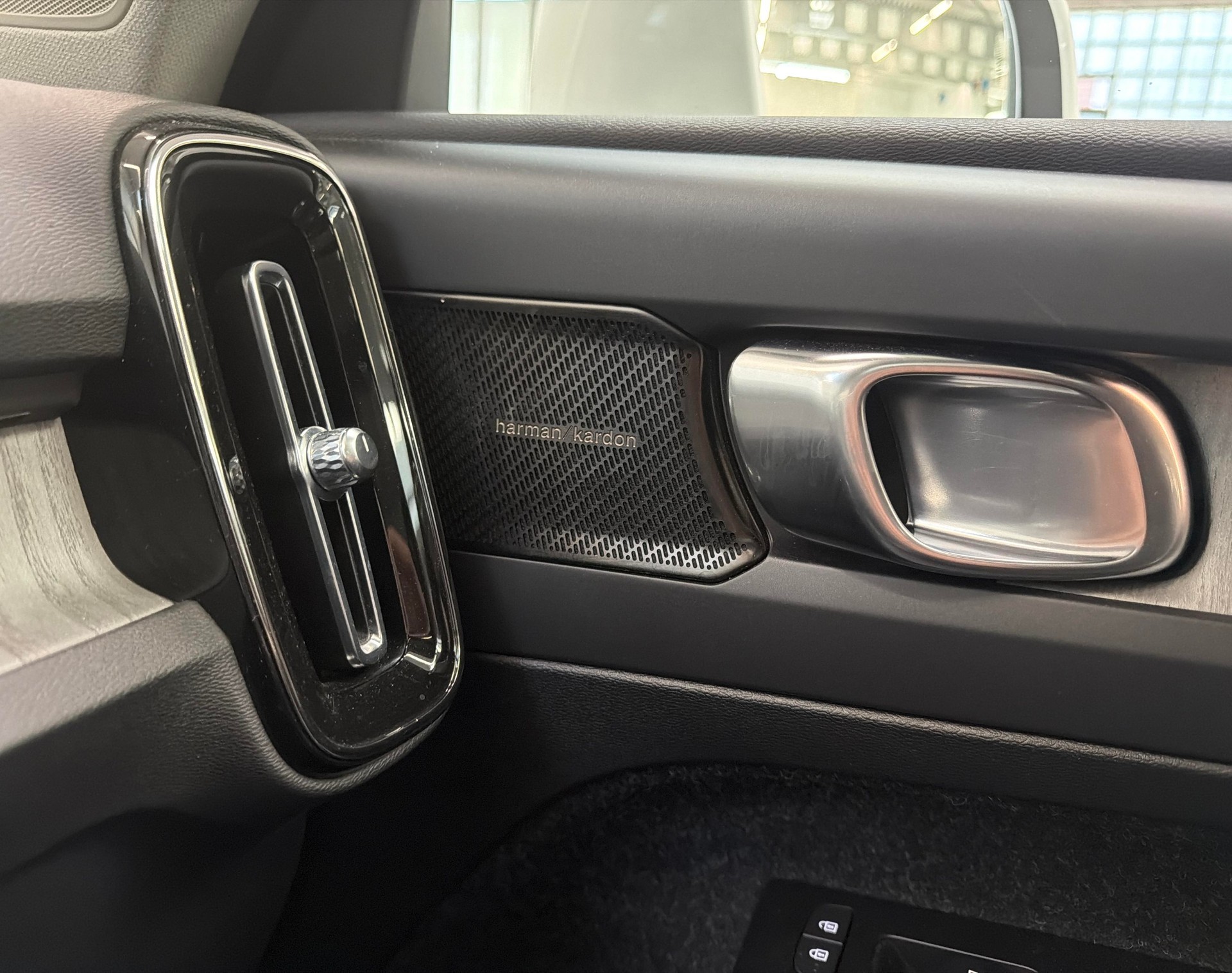 VOLVO XC40 B4 B AWD Inscription-image-14