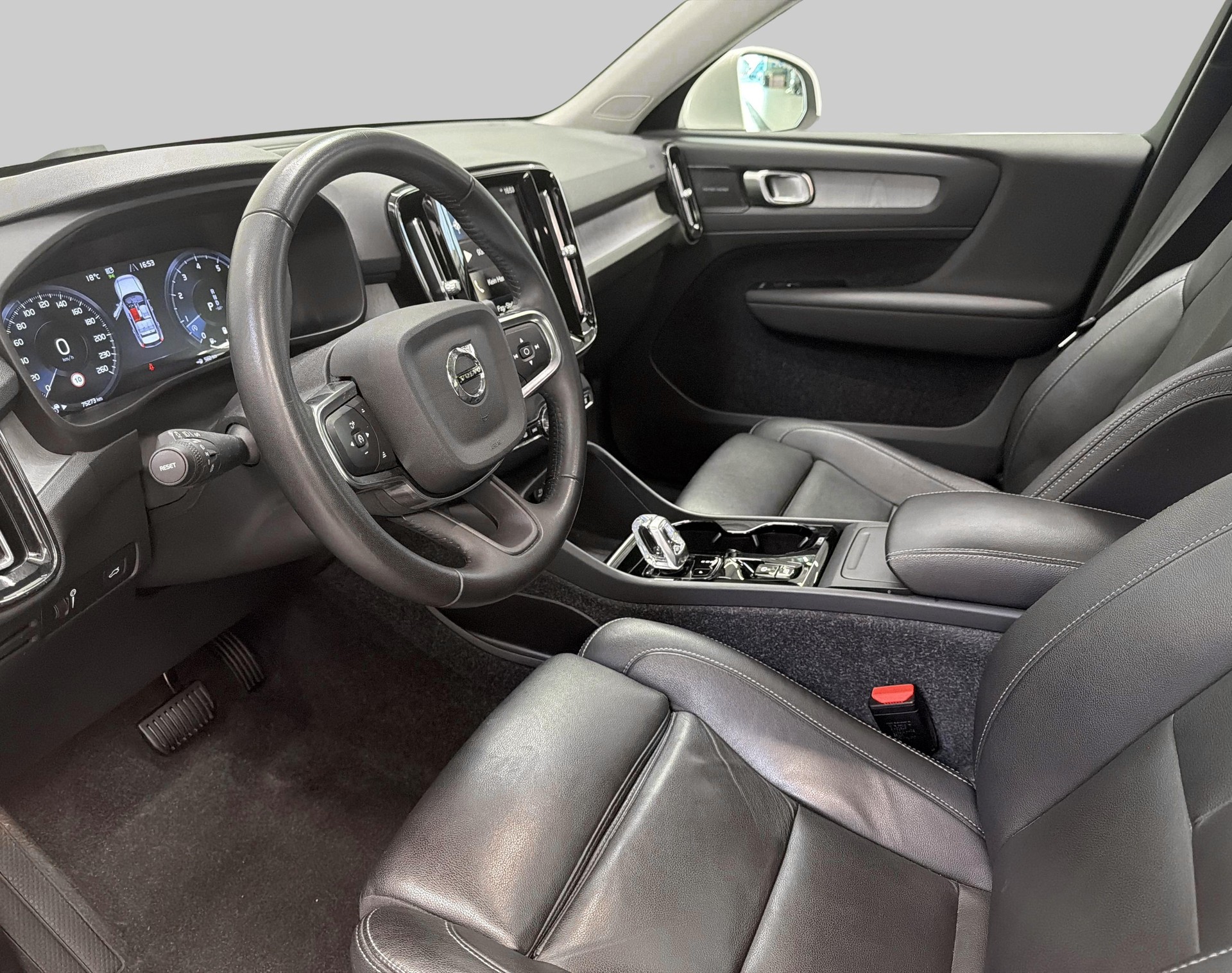 VOLVO XC40 B4 B AWD Inscription-image-7