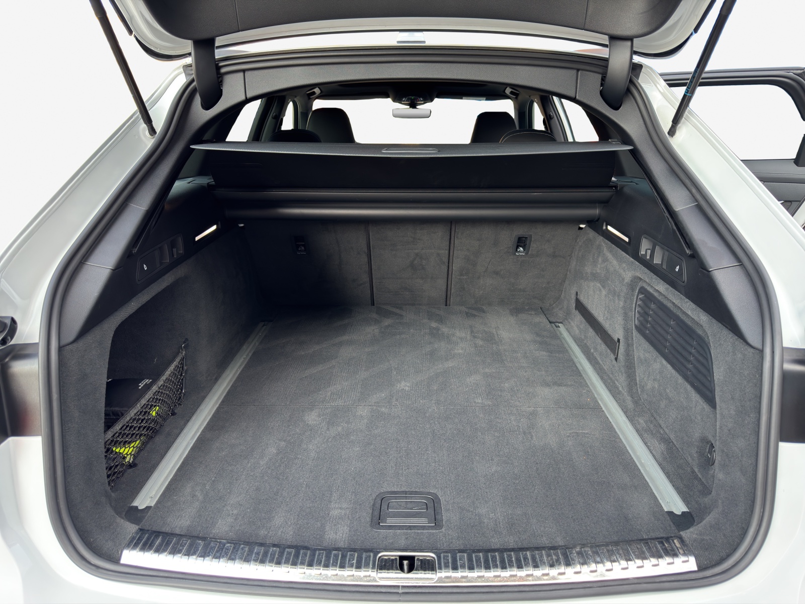 AUDI RS6 Avant 4.0 TFSI V8 quattro AKRAPOVIC-image-12