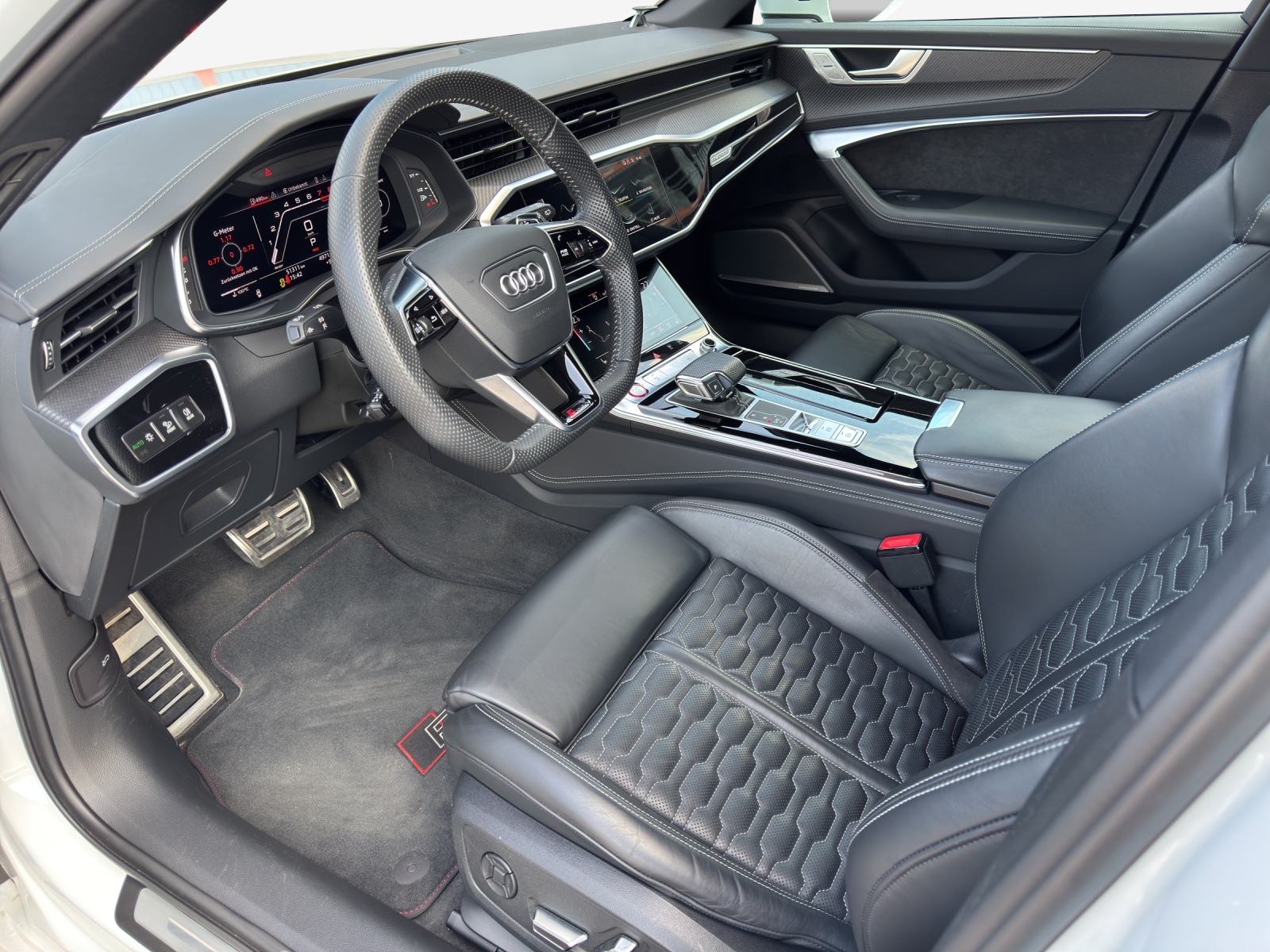AUDI RS6 Avant 4.0 TFSI V8 quattro AKRAPOVIC-image-7