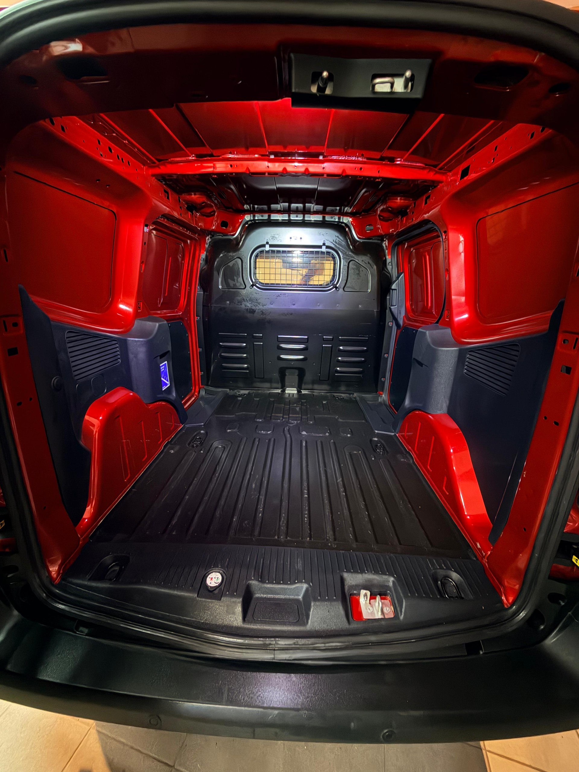 FORD Transit Courier Van 1.0 EcoBoost Trend Automat-image-4
