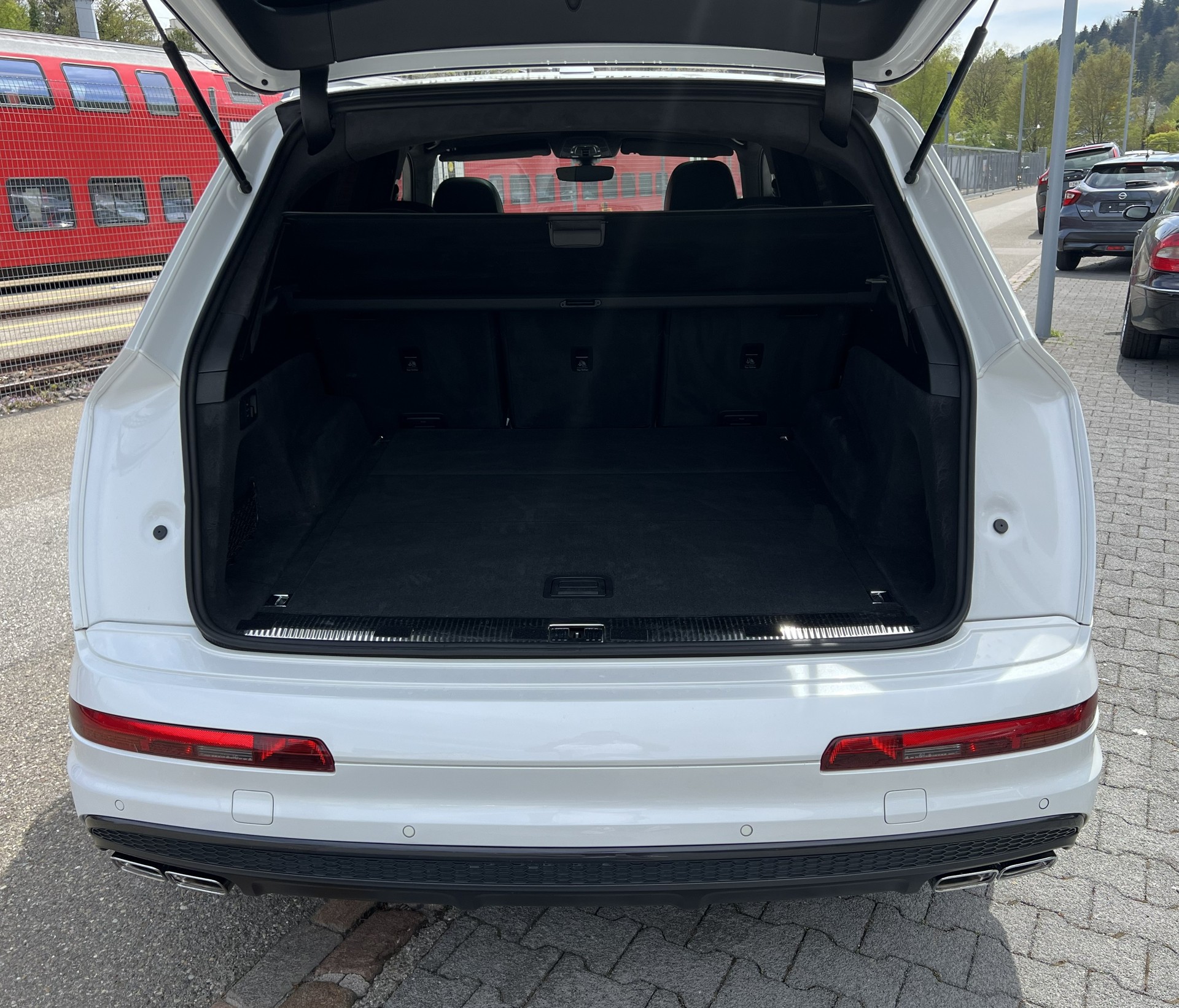 AUDI SQ7 4.0 TDI quattro tiptronic-image-12
