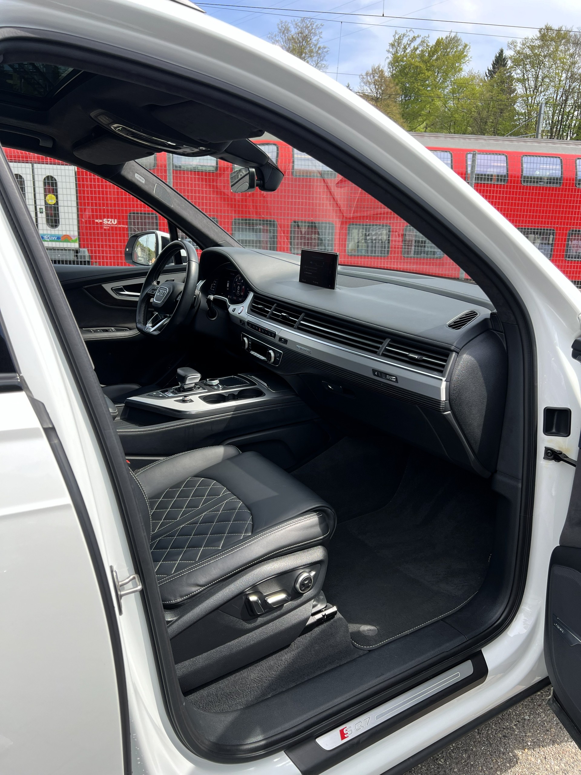 AUDI SQ7 4.0 TDI quattro tiptronic-image-14