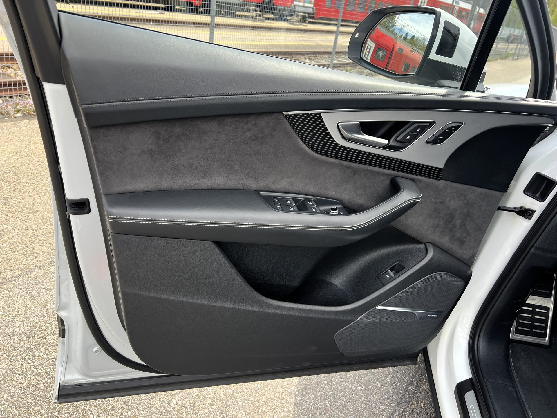 AUDI SQ7 4.0 TDI quattro tiptronic-image-17