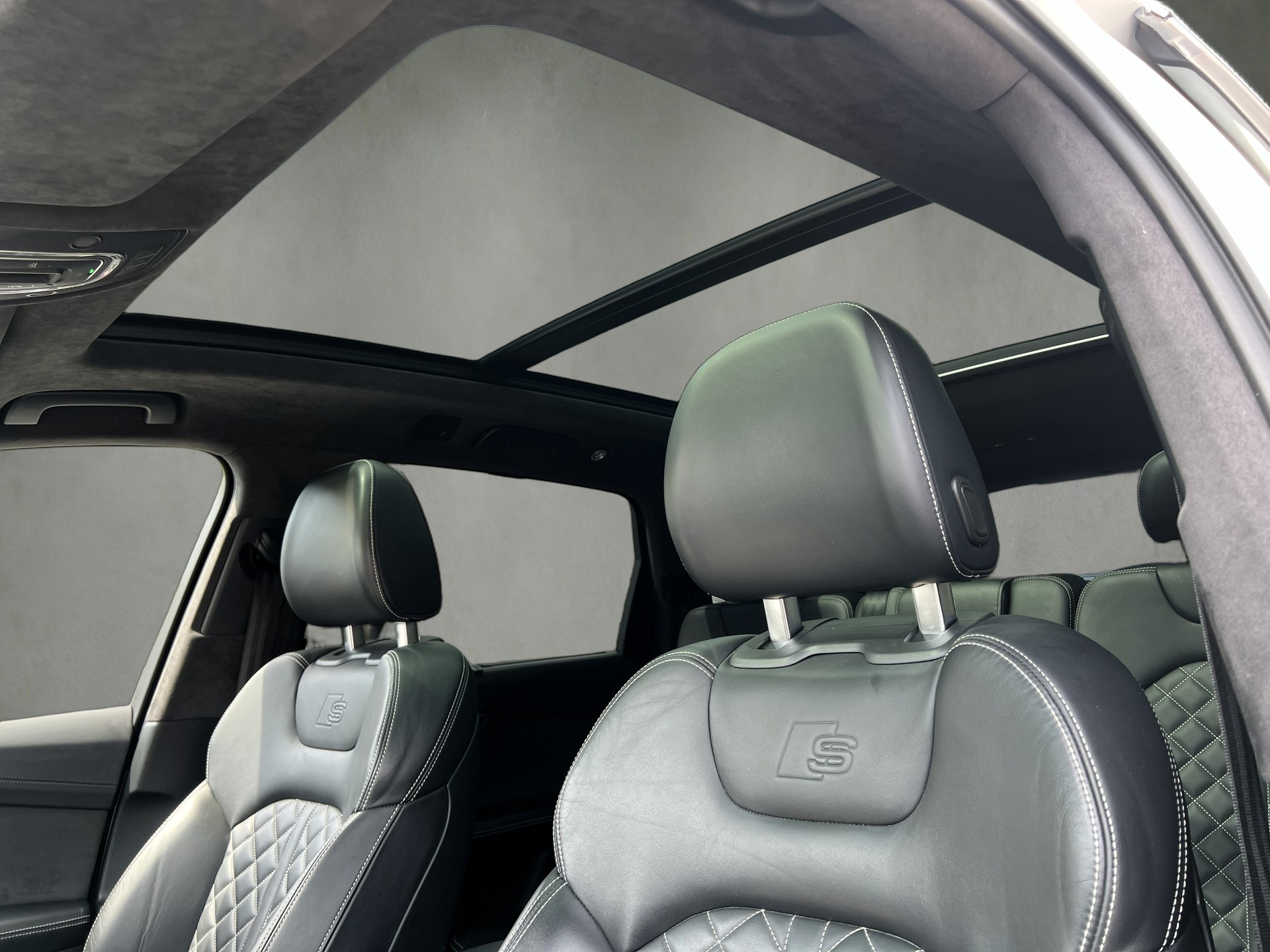 AUDI SQ7 4.0 TDI quattro tiptronic-image-18
