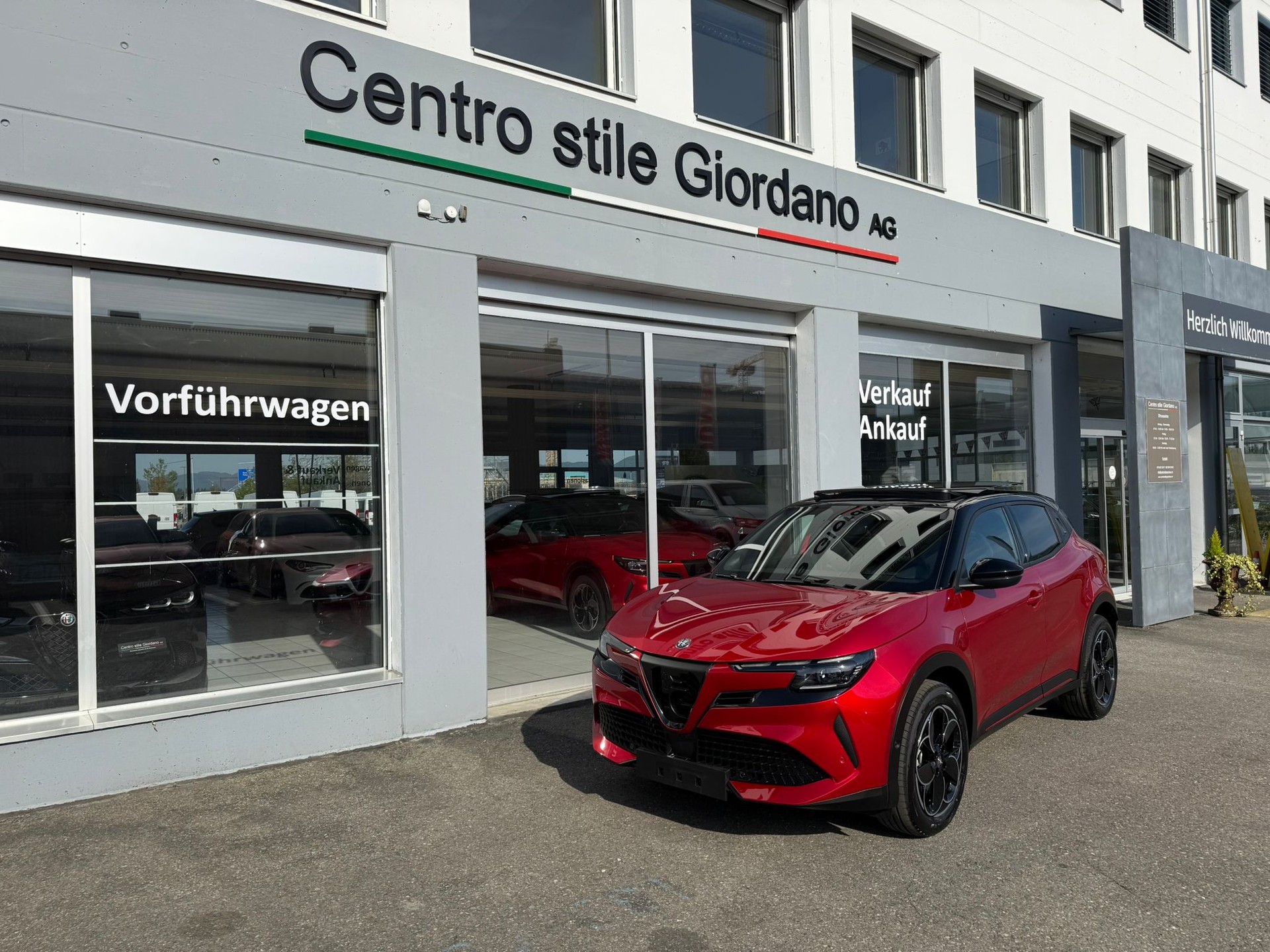 ALFA ROMEO Junior 1.2 Hybrid Q4 Pack Sky&Pack Sport "Rosso Brera"