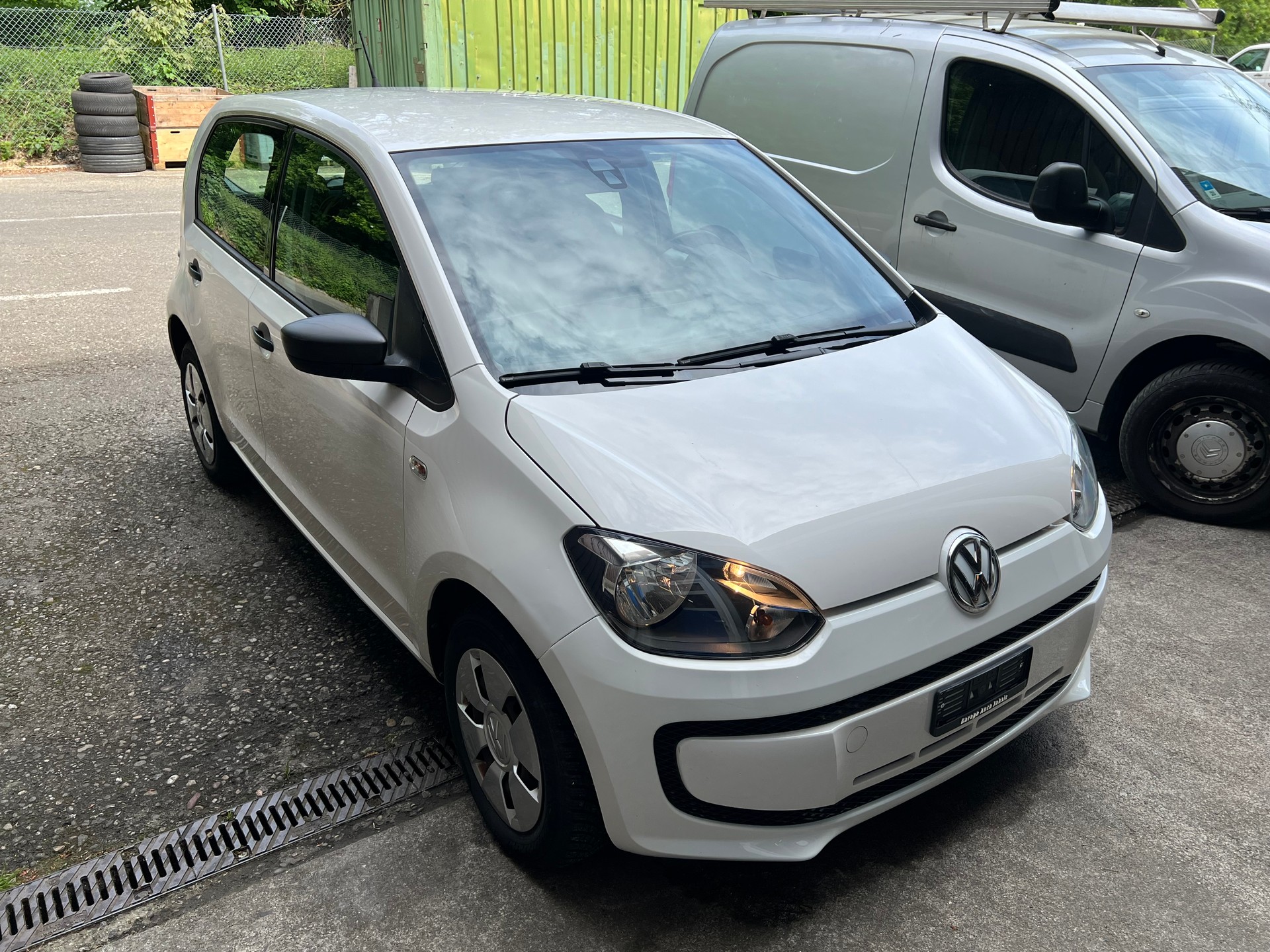 VW Up 1.0 club up-image-1