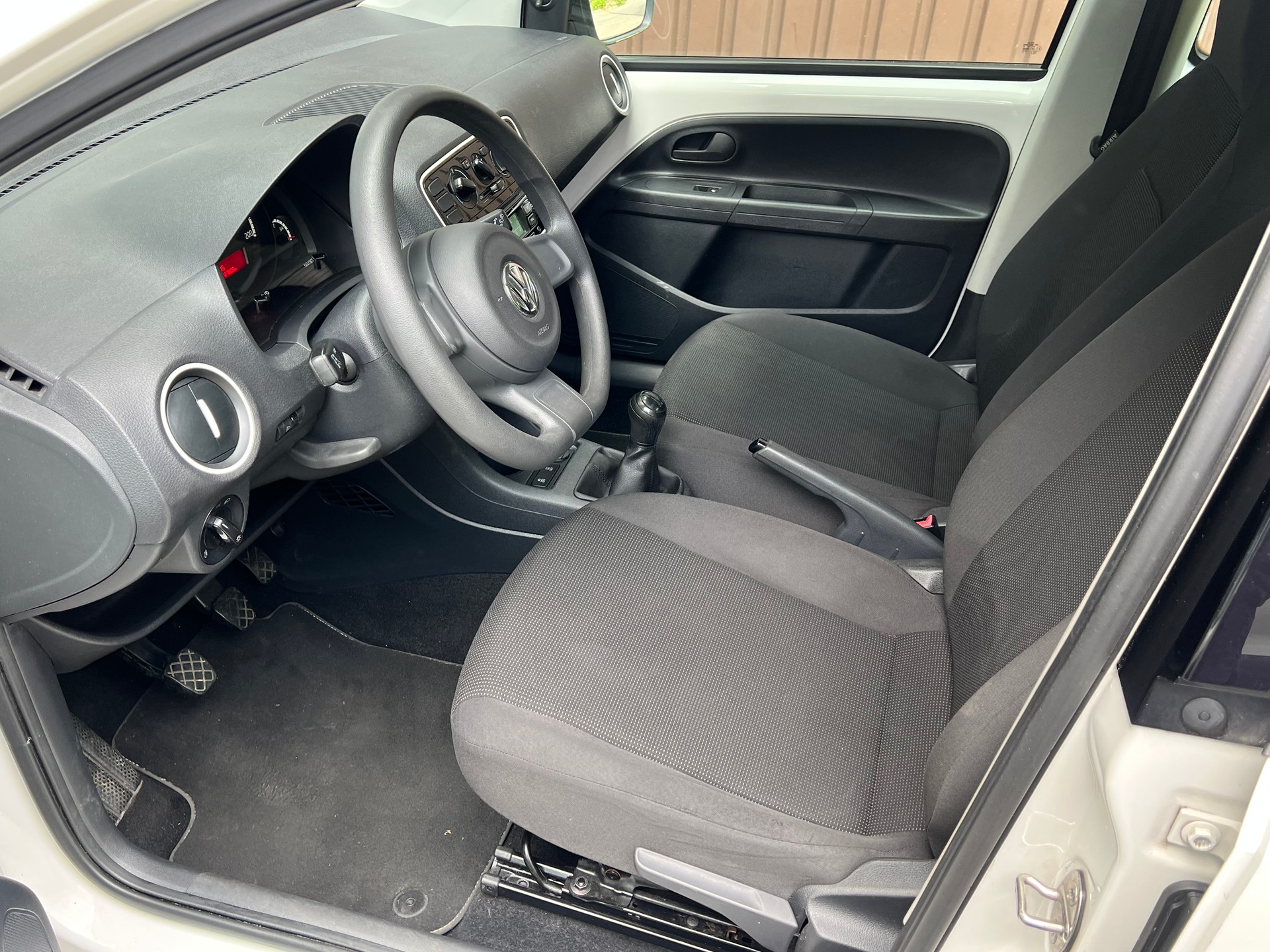 VW Up 1.0 club up-image-7