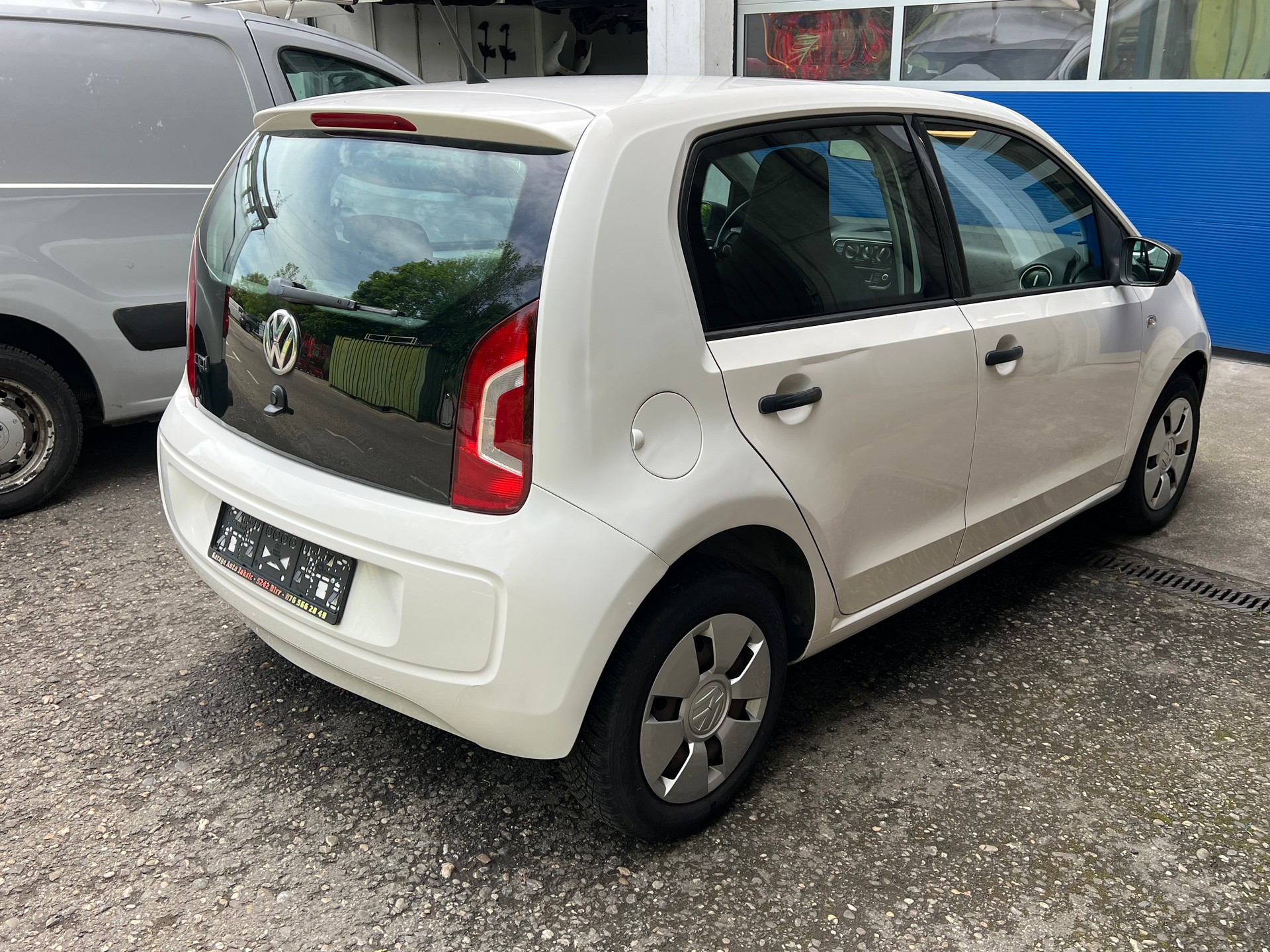 VW Up 1.0 club up-image-2