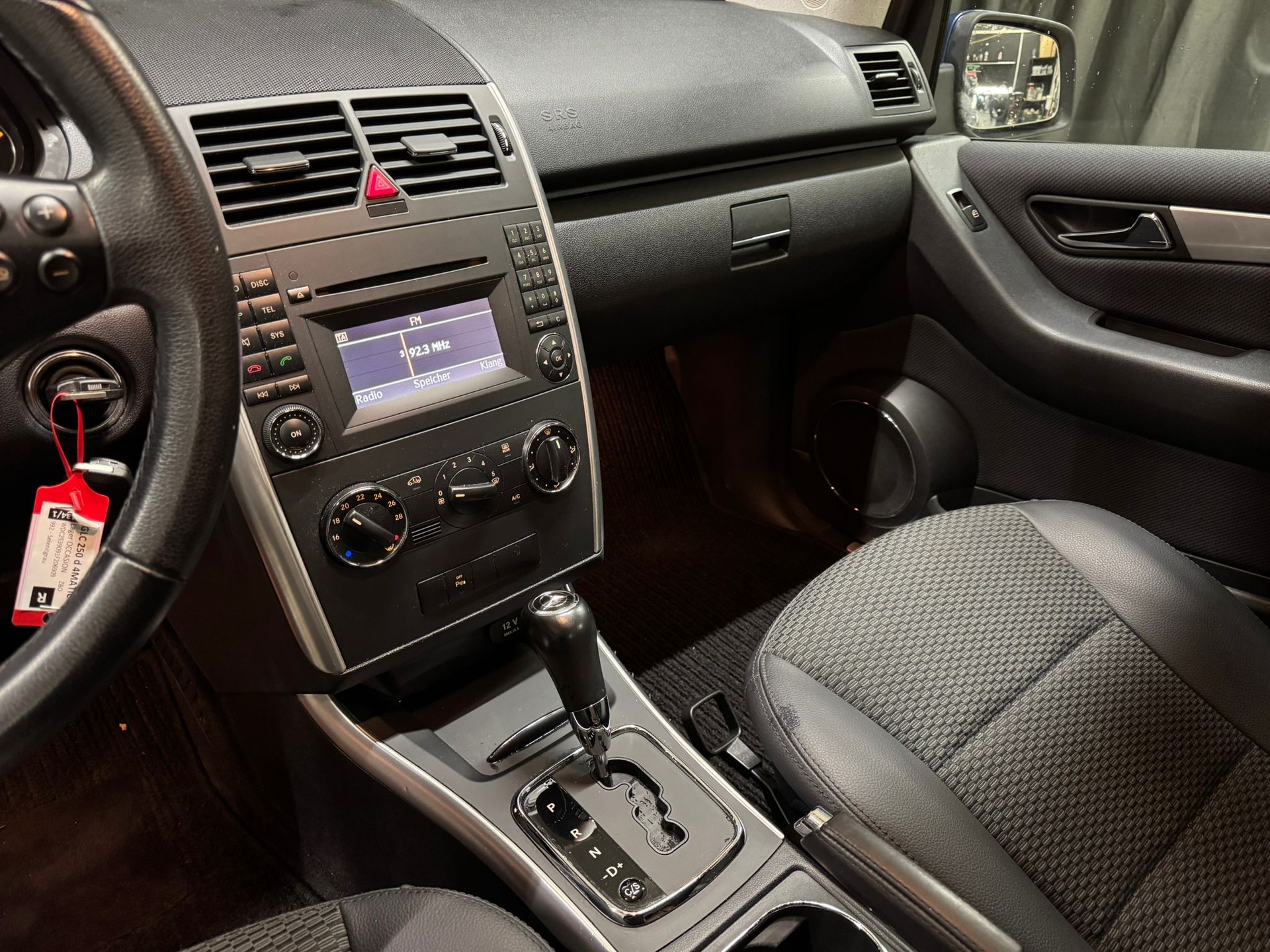 MERCEDES-BENZ A 180 Avantgarde Selection Autotronic-image-7