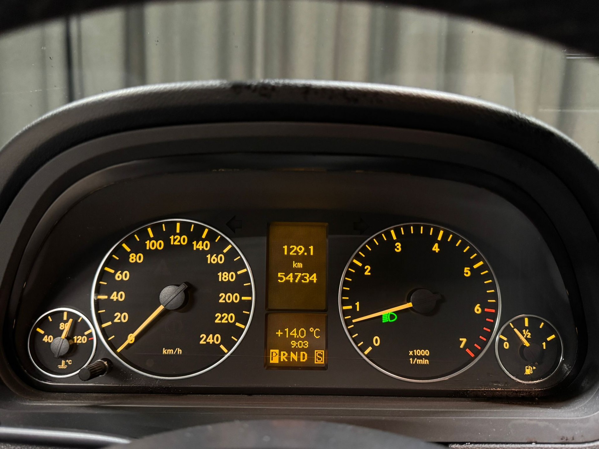MERCEDES-BENZ A 180 Avantgarde Selection Autotronic-image-11
