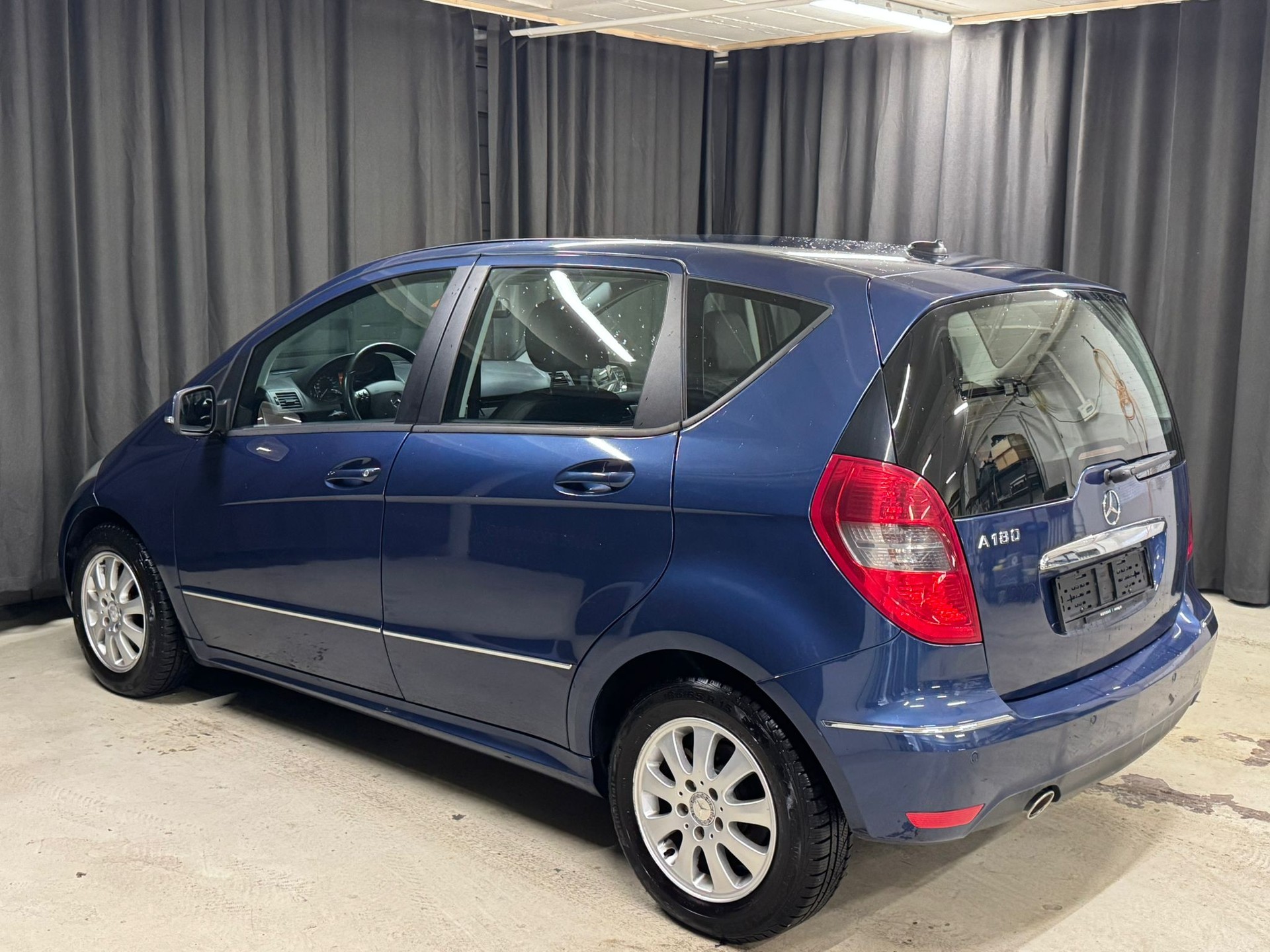 MERCEDES-BENZ A 180 Avantgarde Selection Autotronic-image-4