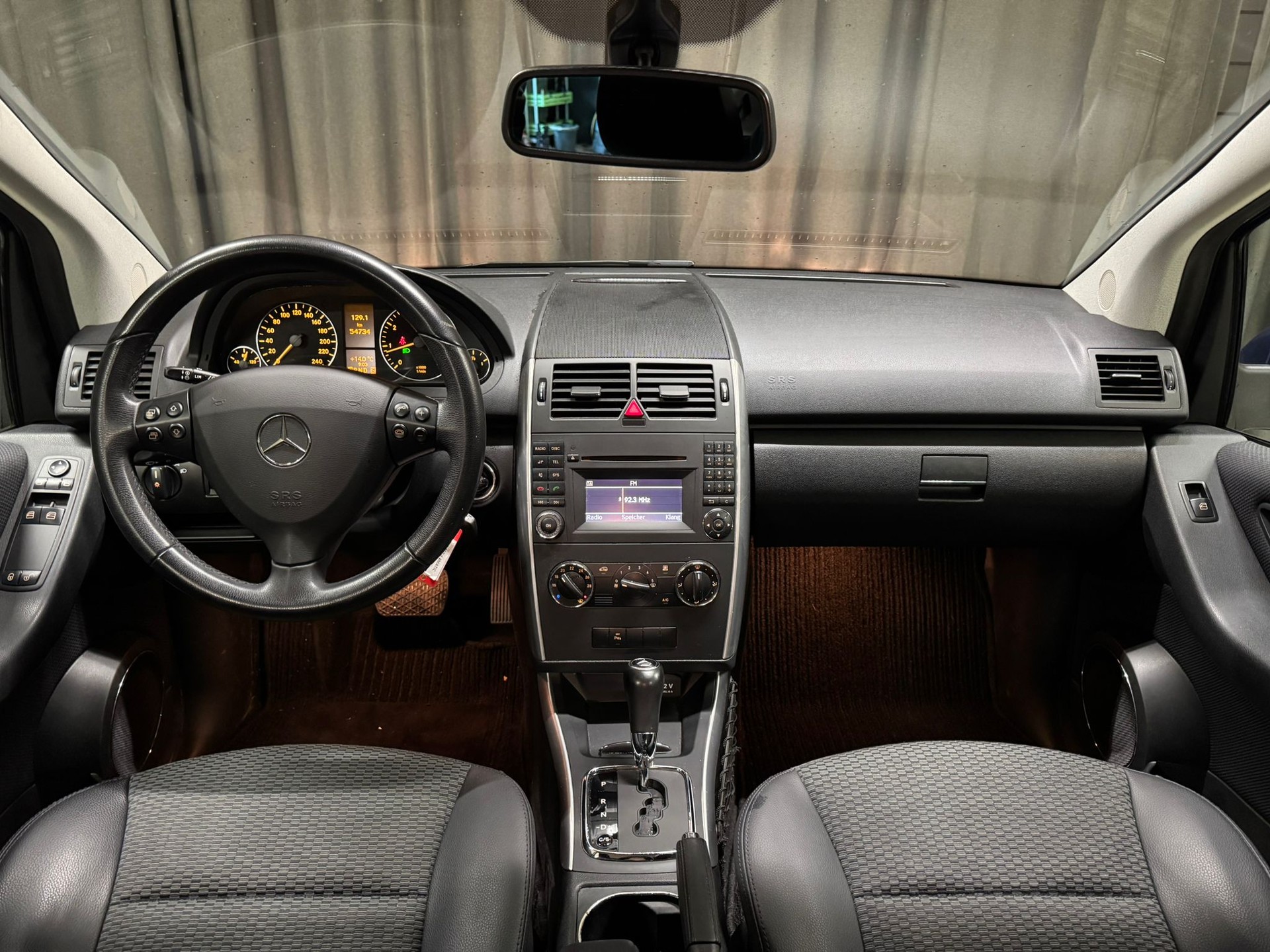 MERCEDES-BENZ A 180 Avantgarde Selection Autotronic-image-6
