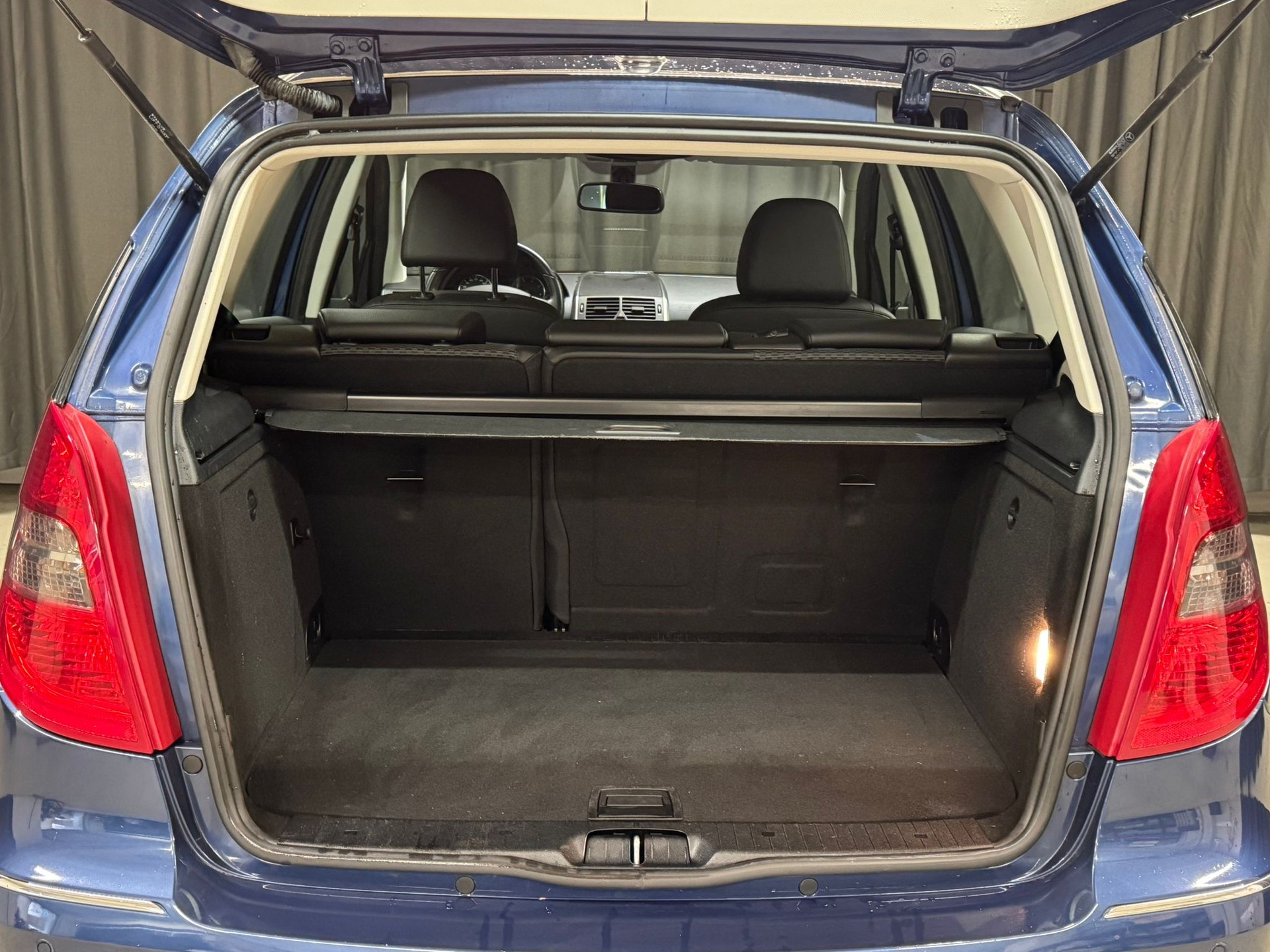 MERCEDES-BENZ A 180 Avantgarde Selection Autotronic-image-10