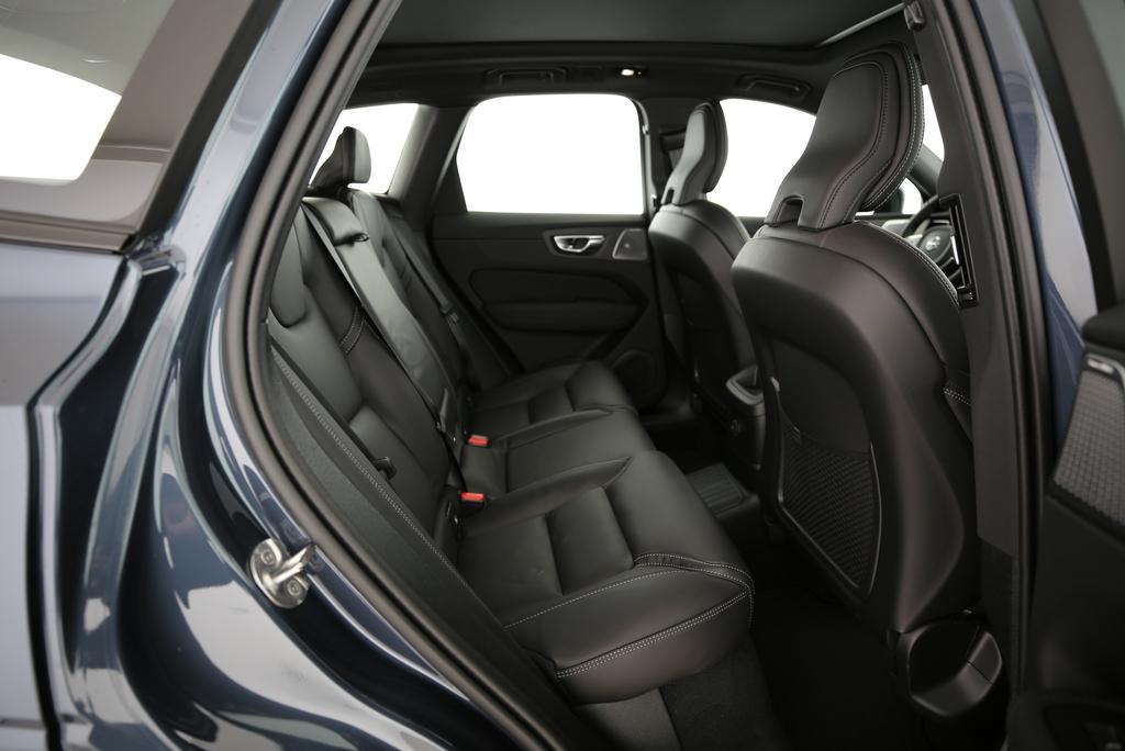 VOLVO XC60 2.0 T6 TE Black Edition eAWD-image-13
