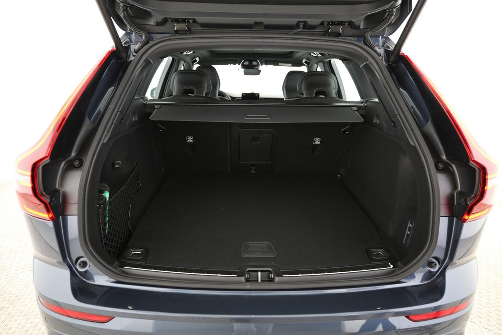 VOLVO XC60 2.0 T6 TE Black Edition eAWD-image-4